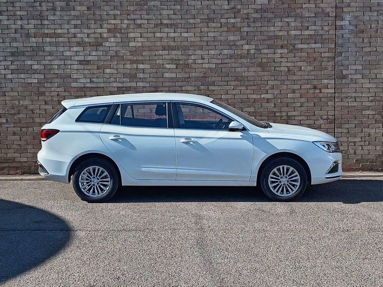 A 2022 MG MG 5 61.1kWh Excite Long Range Estate 5dr Electric Auto (156 ps) A 2022 MG MG 5 61.1kWh Excite Long Range Estate 5dr Electric Auto (156 ps)