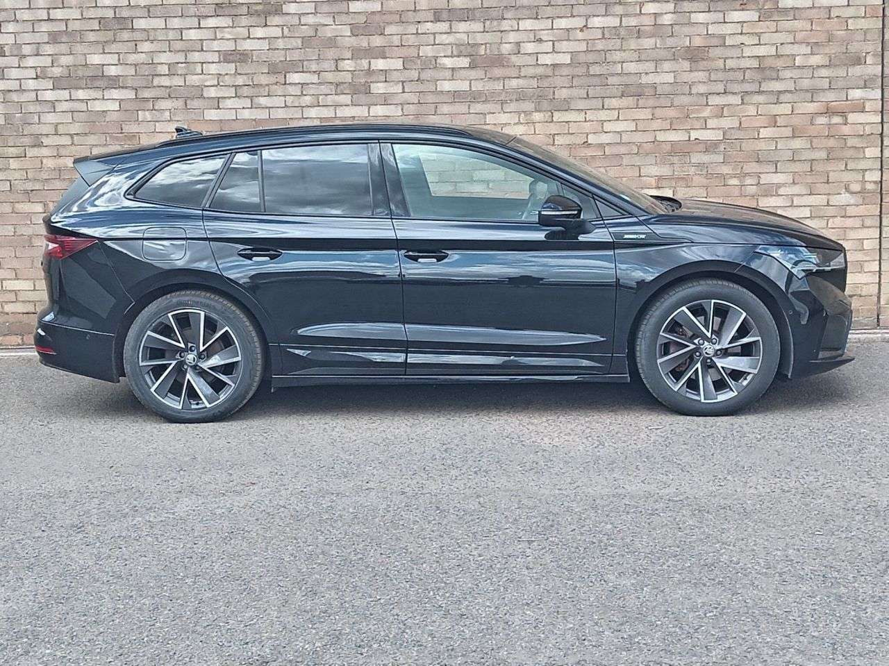 A 2022 SKODA ENYAQ iV 82kWh 80x SportLine SUV 5dr Electric Auto 4WD (DC125kW) (265 ps) A 2022 SKODA ENYAQ iV 82kWh 80x SportLine SUV 5dr Electric Auto 4WD (DC125kW) (265 ps)