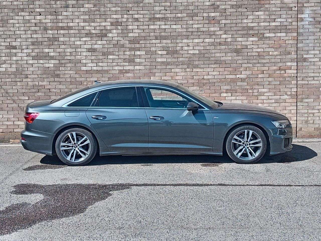 A 2023 AUDI A6 SALOON 2.0 TFSI 40 S line Saloon 4dr Petrol S Tronic Euro 6 (s/s) (204 ps) A 2023 AUDI A6 SALOON 2.0 TFSI 40 S line Saloon 4dr Petrol S Tronic Euro 6 (s/s) (204 ps)