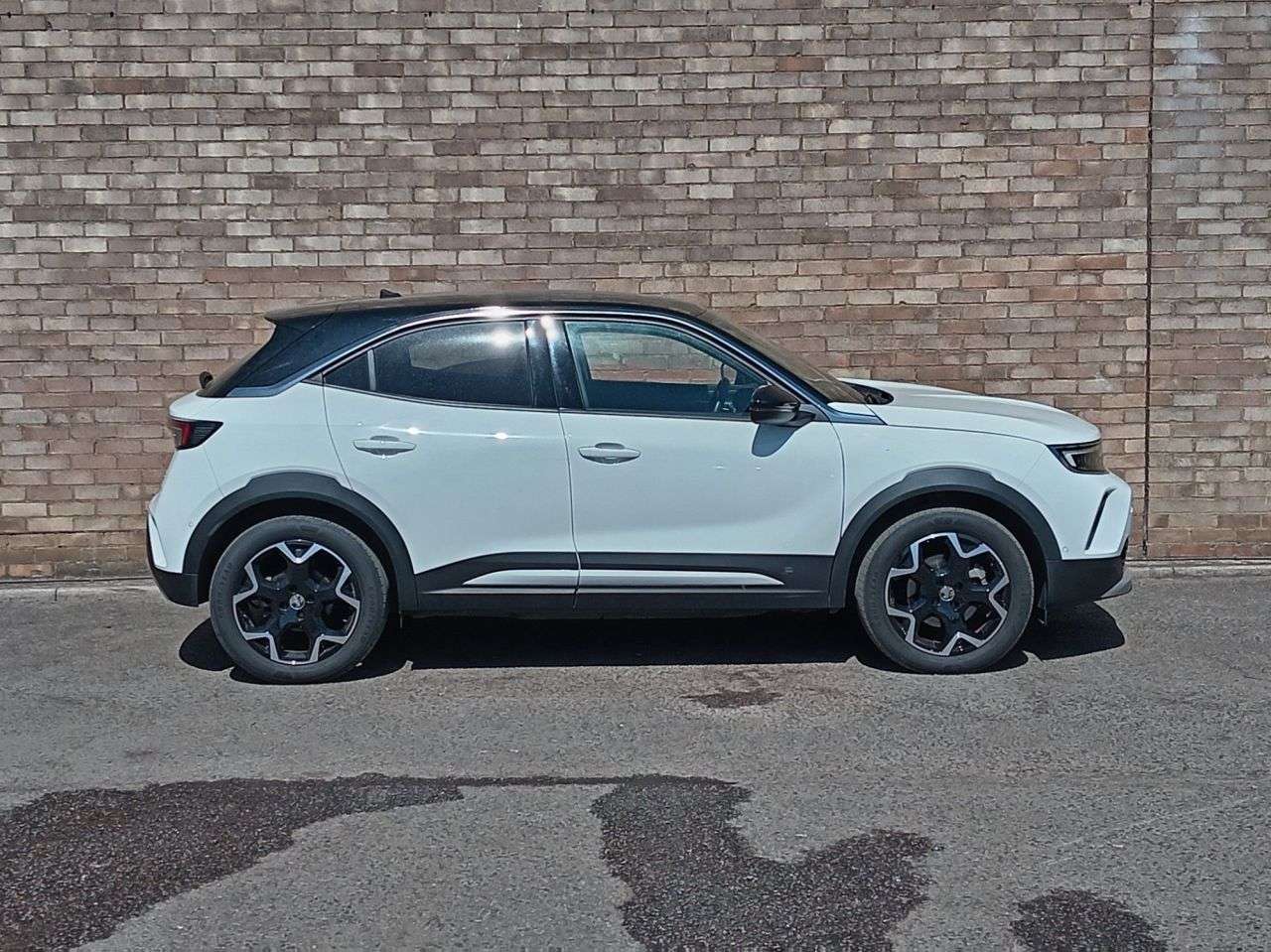 A 2023 VAUXHALL MOKKA ELECTRIC 50kWh Ultimate SUV 5dr Electric Auto (136 ps) A 2023 VAUXHALL MOKKA ELECTRIC 50kWh Ultimate SUV 5dr Electric Auto (136 ps)