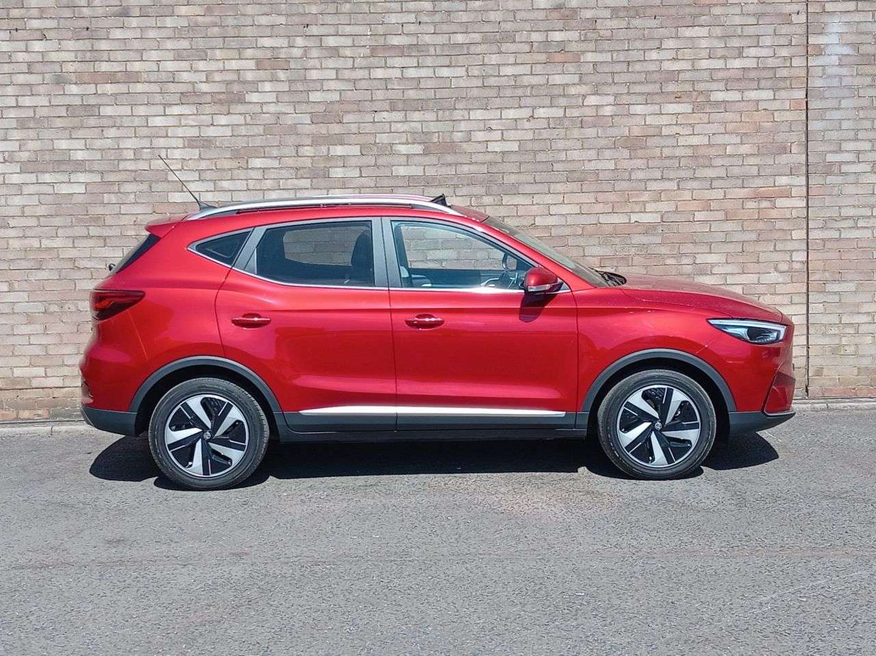 A 2023 MG MG ZS 72.6kWh Trophy Long Range SUV 5dr Electric Auto (156 ps) A 2023 MG MG ZS 72.6kWh Trophy Long Range SUV 5dr Electric Auto (156 ps)