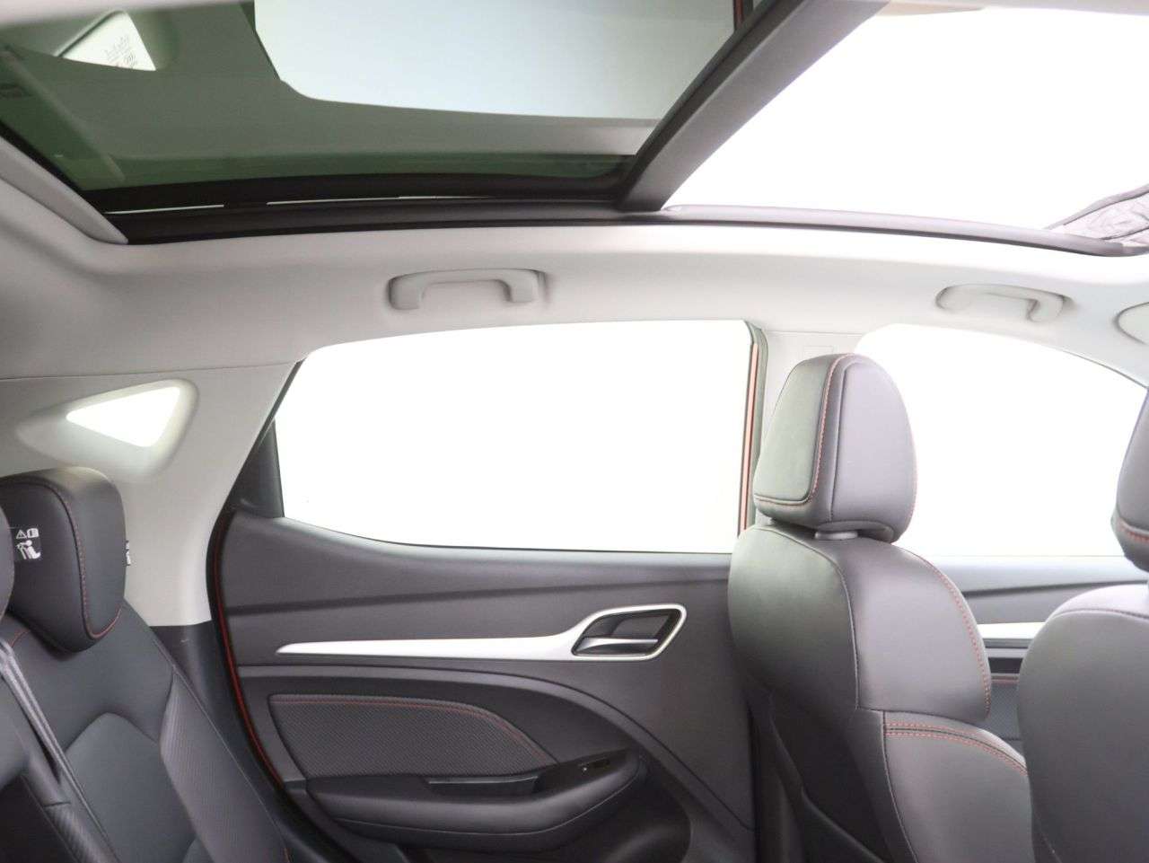 A 2023 MG MG ZS 72.6kWh Trophy Long Range SUV 5dr Electric Auto (156 ps) A 2023 MG MG ZS 72.6kWh Trophy Long Range SUV 5dr Electric Auto (156 ps)