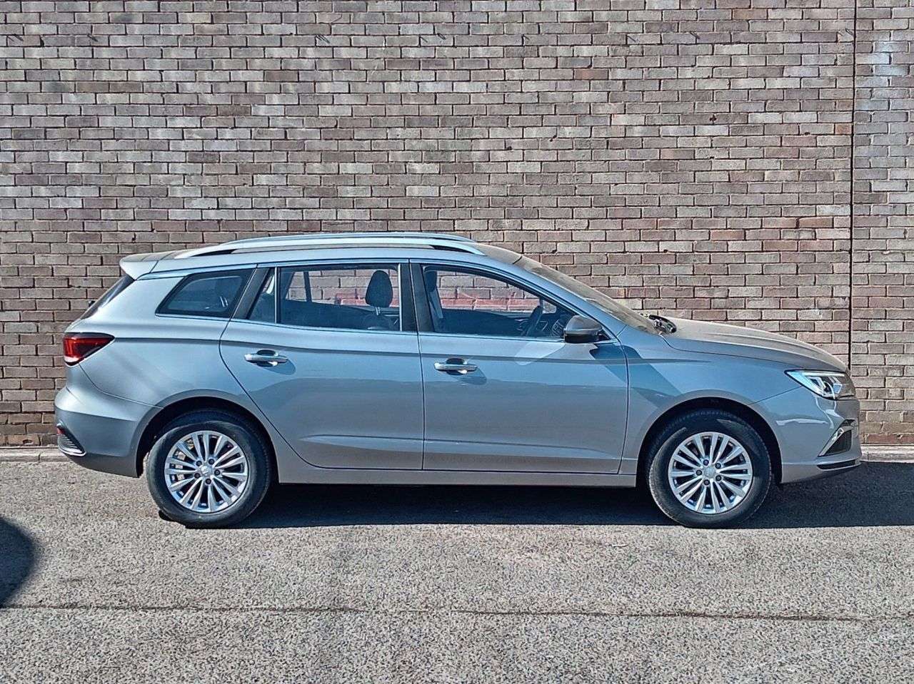 A 2022 MG MG 5 61.1kWh Exclusive Long Range Estate 5dr Electric Auto (156 ps) A 2022 MG MG 5 61.1kWh Exclusive Long Range Estate 5dr Electric Auto (156 ps)