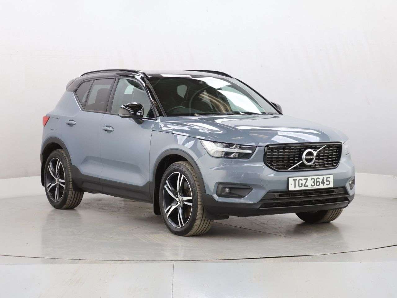 A 2021 VOLVO XC40 1.5h T5 Twin Engine Recharge 10.7kWh R-Design SUV 5dr Petrol Plug-in Hybrid A 2021 VOLVO XC40 1.5h T5 Twin Engine Recharge 10.7kWh R-Design SUV 5dr Petrol Plug-in Hybrid