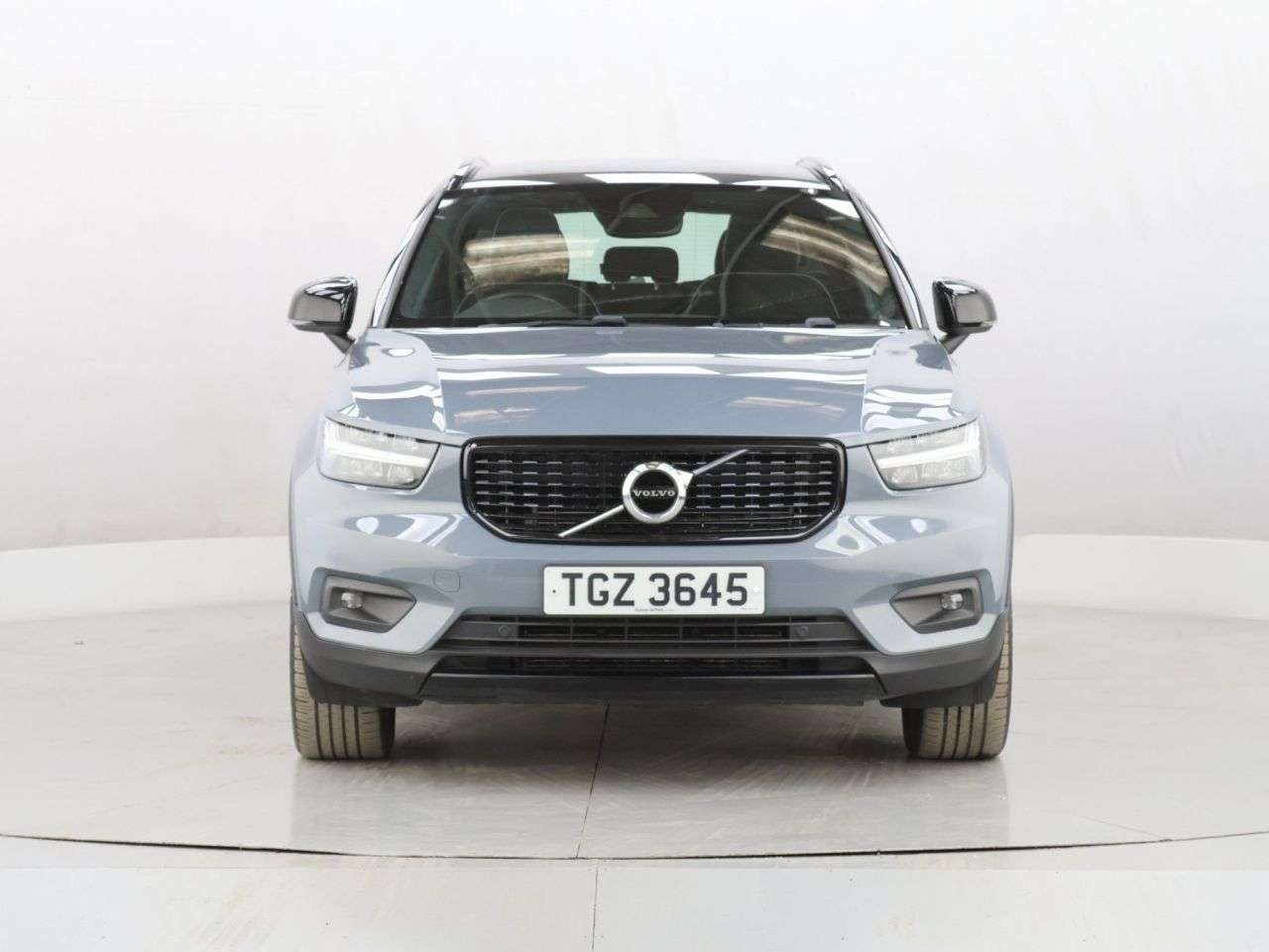 A 2021 VOLVO XC40 1.5h T5 Twin Engine Recharge 10.7kWh R-Design SUV 5dr Petrol Plug-in Hybrid A 2021 VOLVO XC40 1.5h T5 Twin Engine Recharge 10.7kWh R-Design SUV 5dr Petrol Plug-in Hybrid