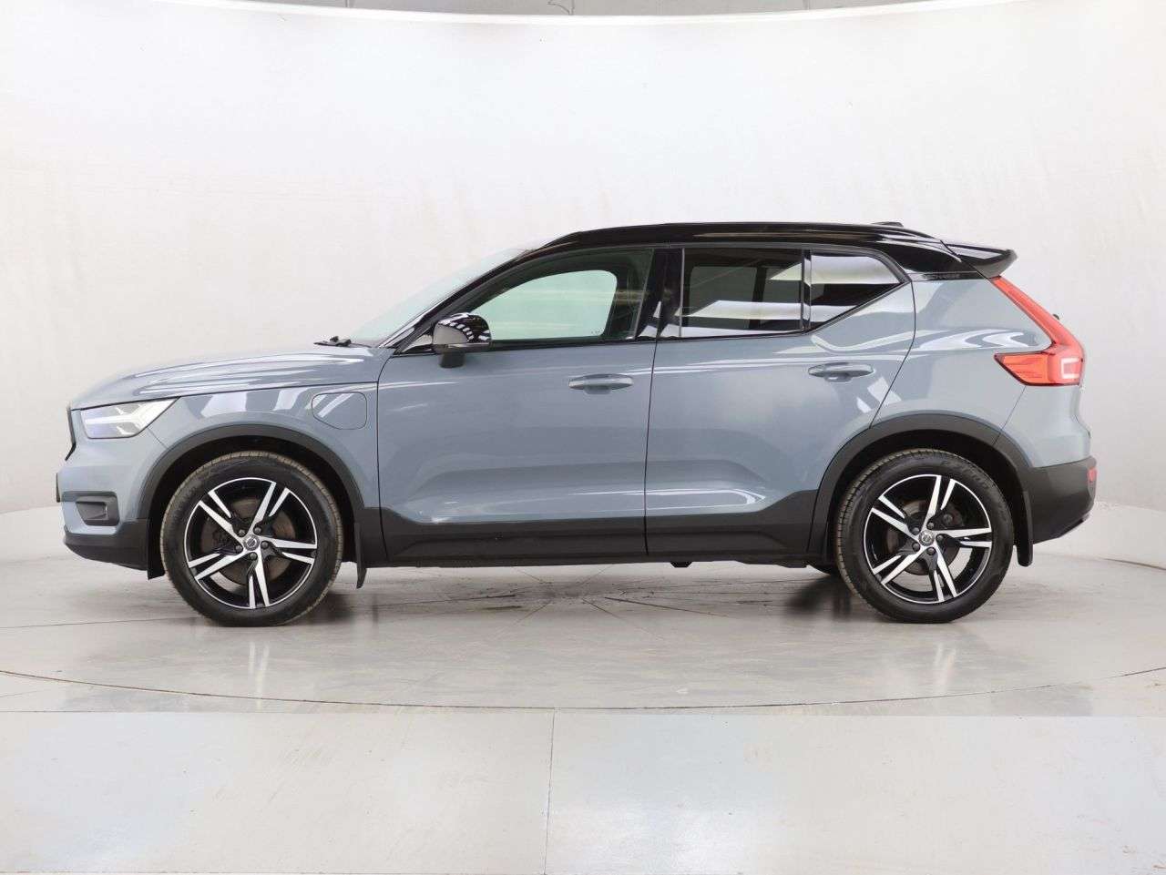 2021 VOLVO XC40 2021 VOLVO XC40