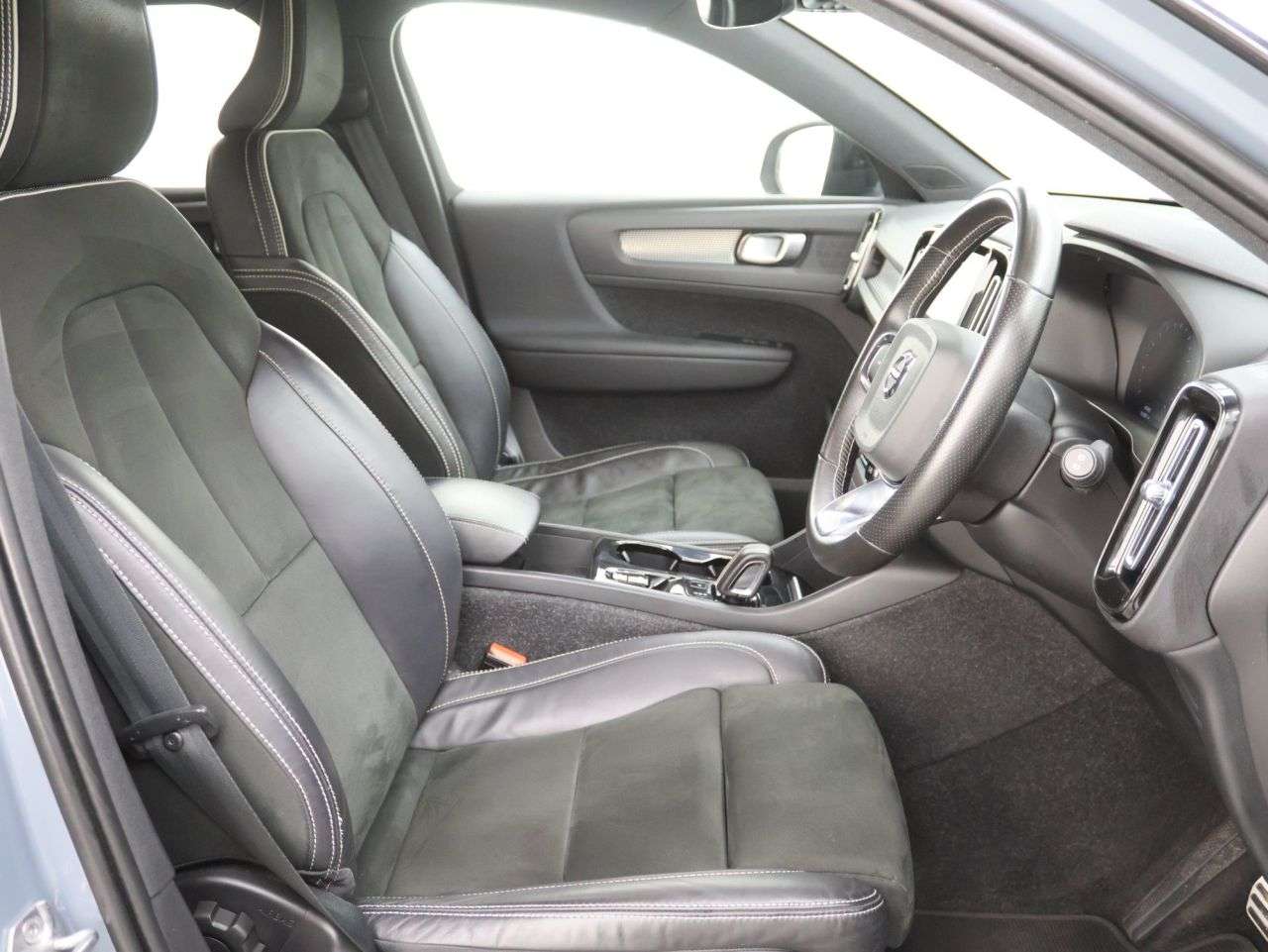 2021 VOLVO XC40 2021 VOLVO XC40