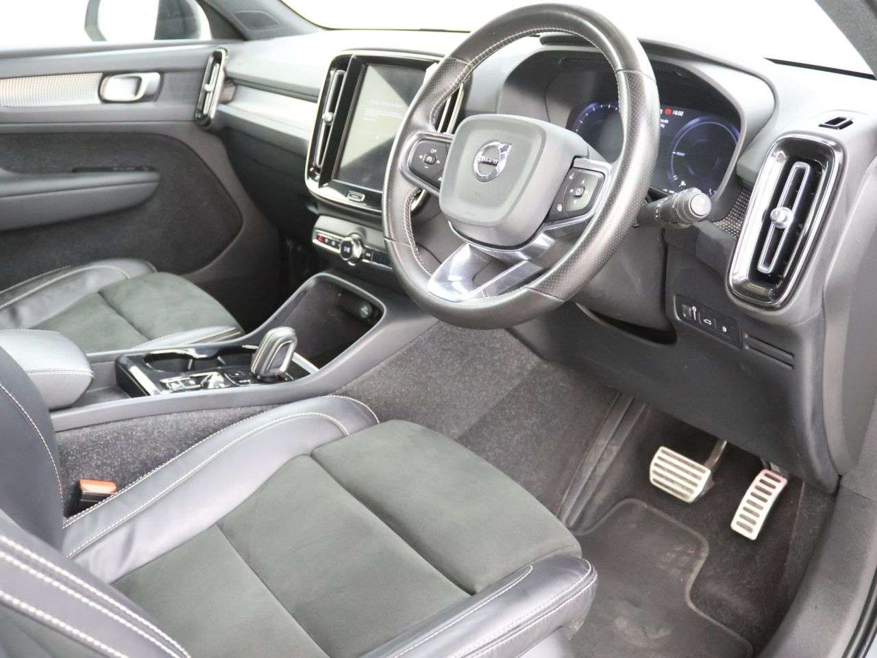 2021 VOLVO XC40 2021 VOLVO XC40