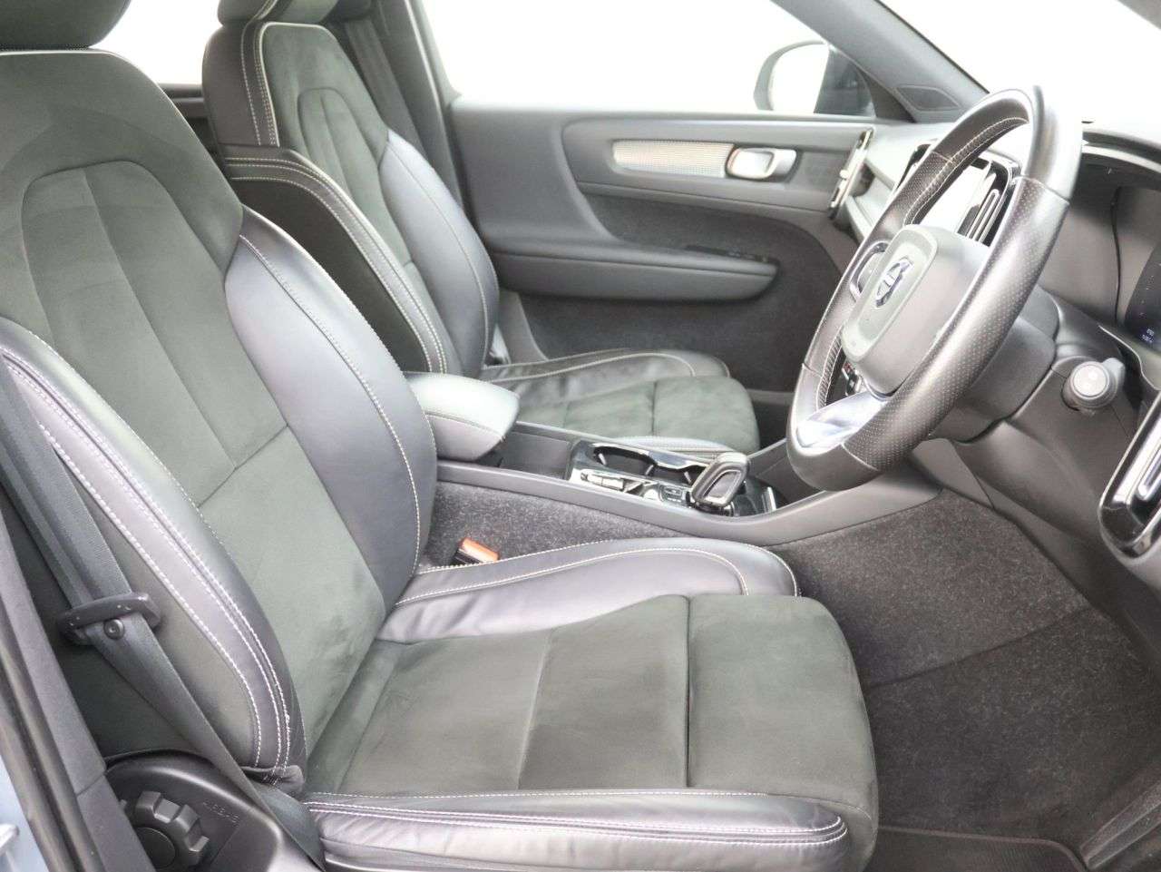 2021 VOLVO XC40 2021 VOLVO XC40