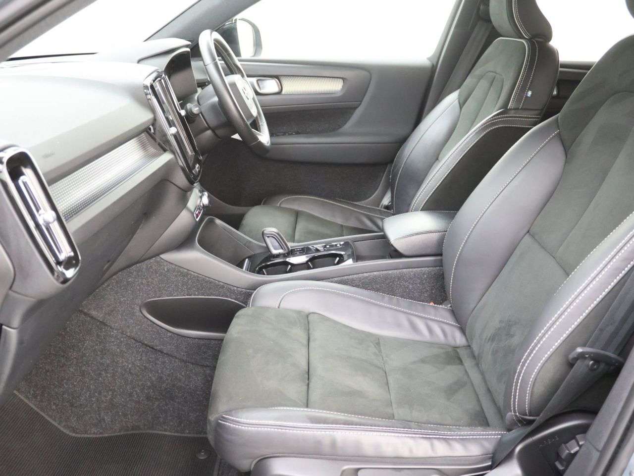 2021 VOLVO XC40 2021 VOLVO XC40