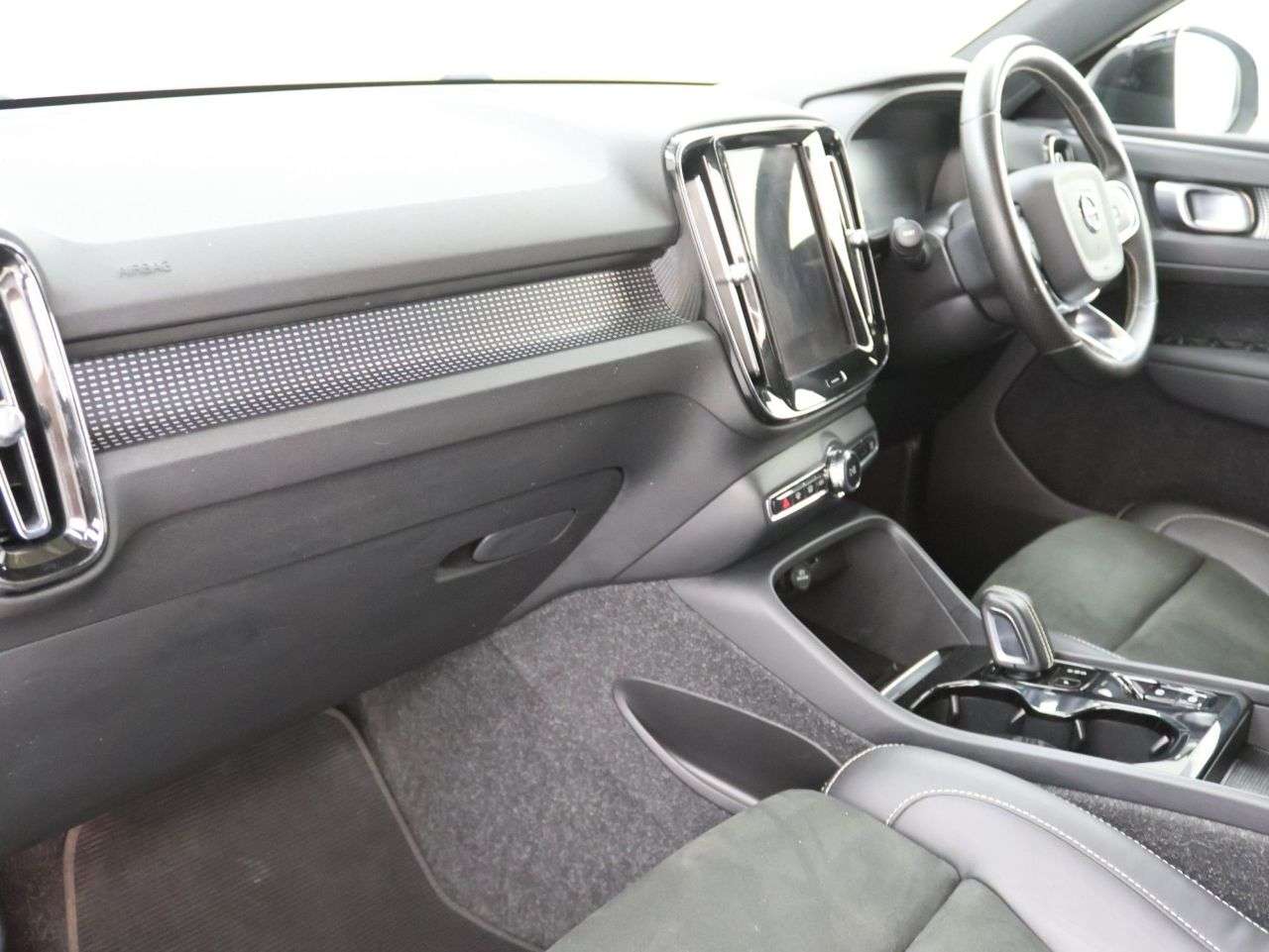 2021 VOLVO XC40 2021 VOLVO XC40