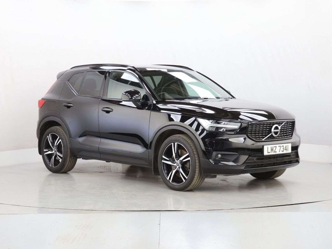A 2021 VOLVO XC40 1.5h T4 Recharge 10.7kWh R-Design SUV 5dr Petrol Plug-in Hybrid Auto Euro 6 A 2021 VOLVO XC40 1.5h T4 Recharge 10.7kWh R-Design SUV 5dr Petrol Plug-in Hybrid Auto Euro 6