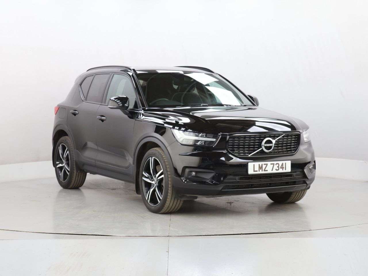 A 2021 VOLVO XC40 1.5h T4 Recharge 10.7kWh R-Design SUV 5dr Petrol Plug-in Hybrid Auto Euro 6 A 2021 VOLVO XC40 1.5h T4 Recharge 10.7kWh R-Design SUV 5dr Petrol Plug-in Hybrid Auto Euro 6