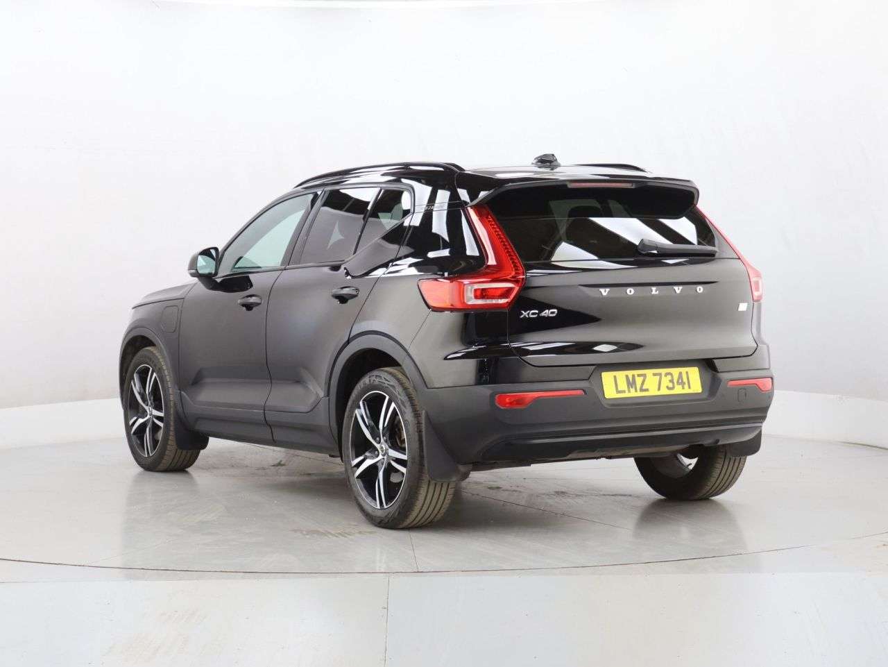 2021 VOLVO XC40 2021 VOLVO XC40