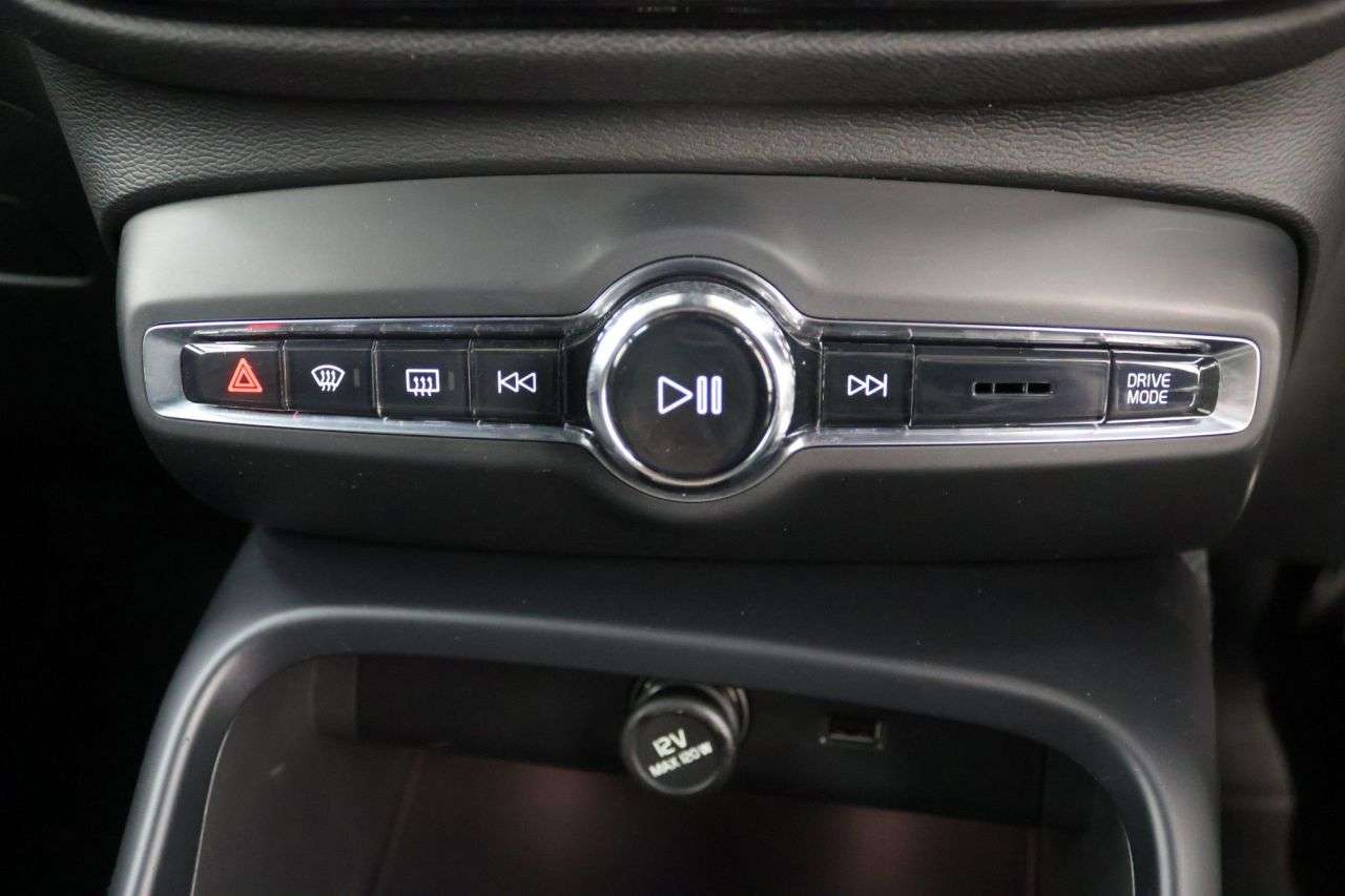 2021 VOLVO XC40 2021 VOLVO XC40