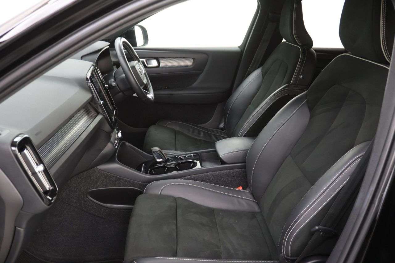 2021 VOLVO XC40 2021 VOLVO XC40