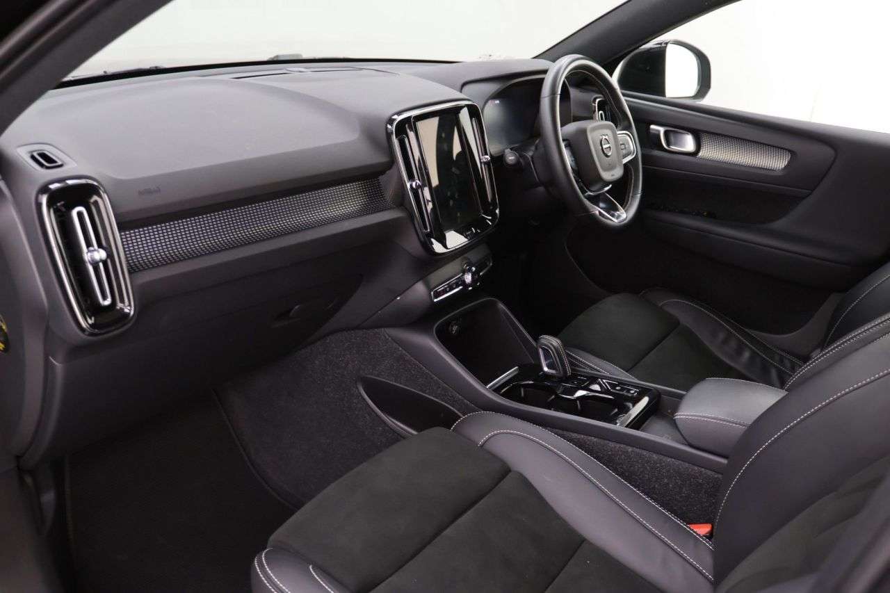 2021 VOLVO XC40 2021 VOLVO XC40