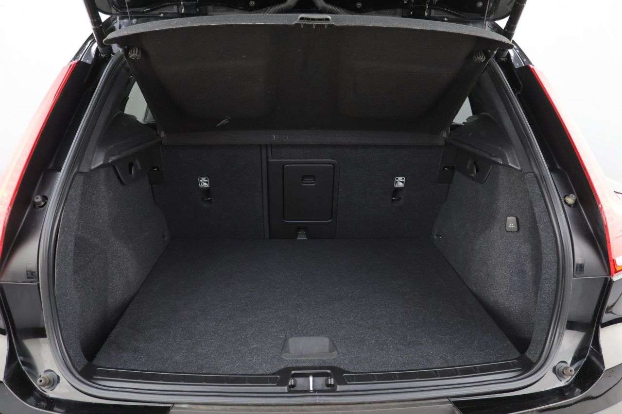2021 VOLVO XC40 2021 VOLVO XC40
