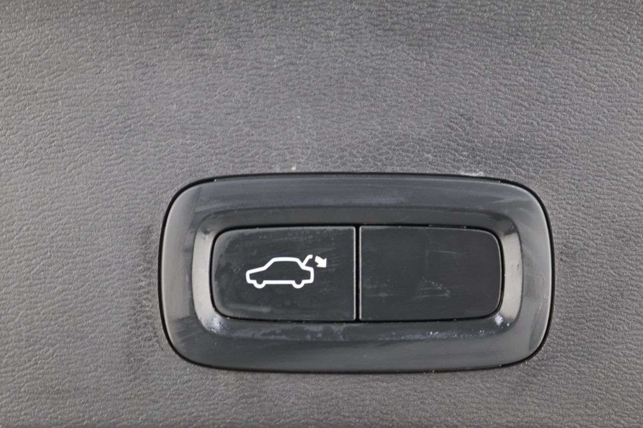 2021 VOLVO XC40 2021 VOLVO XC40