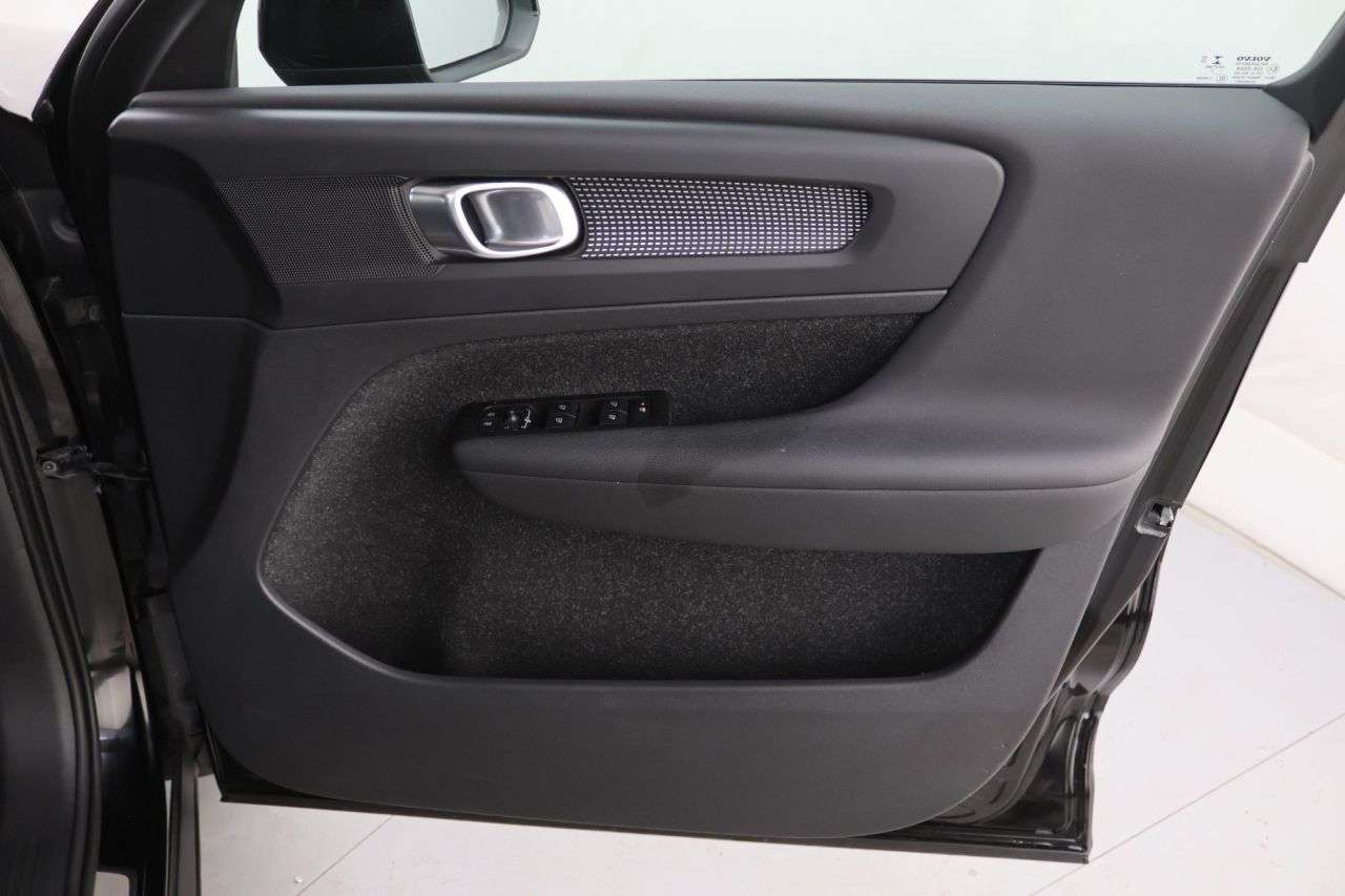 2021 VOLVO XC40 2021 VOLVO XC40