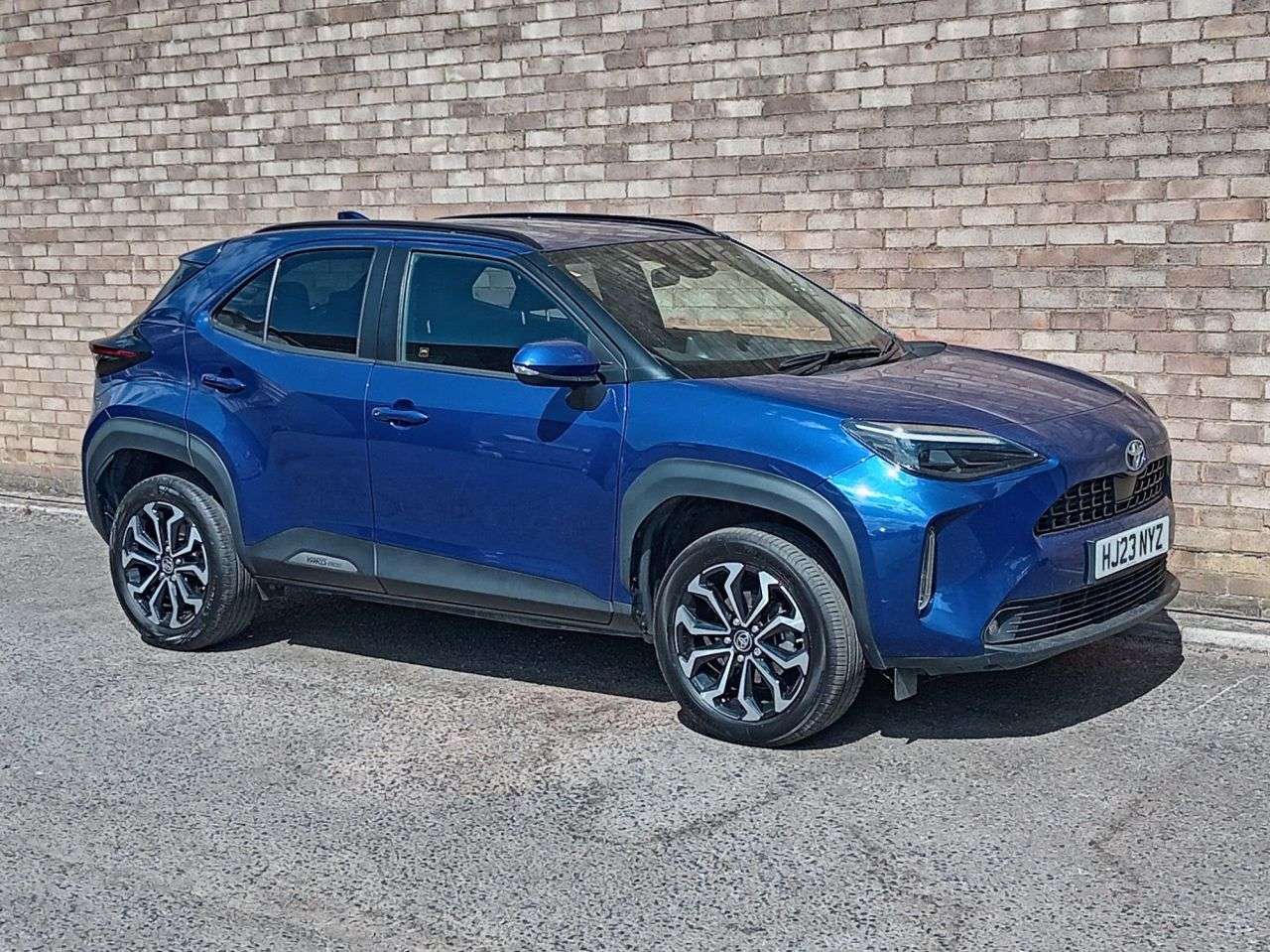 A 2023 TOYOTA YARIS CROSS 1.5 VVT-h Design SUV 5dr Petrol Hybrid E-CVT Euro 6 (s/s) (116 ps) A 2023 TOYOTA YARIS CROSS 1.5 VVT-h Design SUV 5dr Petrol Hybrid E-CVT Euro 6 (s/s) (116 ps)