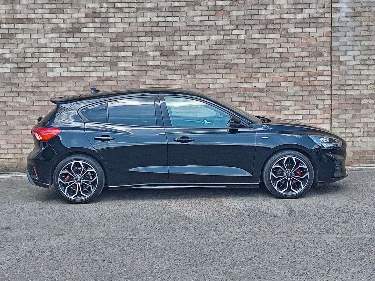 A 2021 FORD FOCUS 1.0T EcoBoost MHEV ST-Line X Edition Hatchback 5dr Petrol Manual Euro 6 (s/ A 2021 FORD FOCUS 1.0T EcoBoost MHEV ST-Line X Edition Hatchback 5dr Petrol Manual Euro 6 (s/