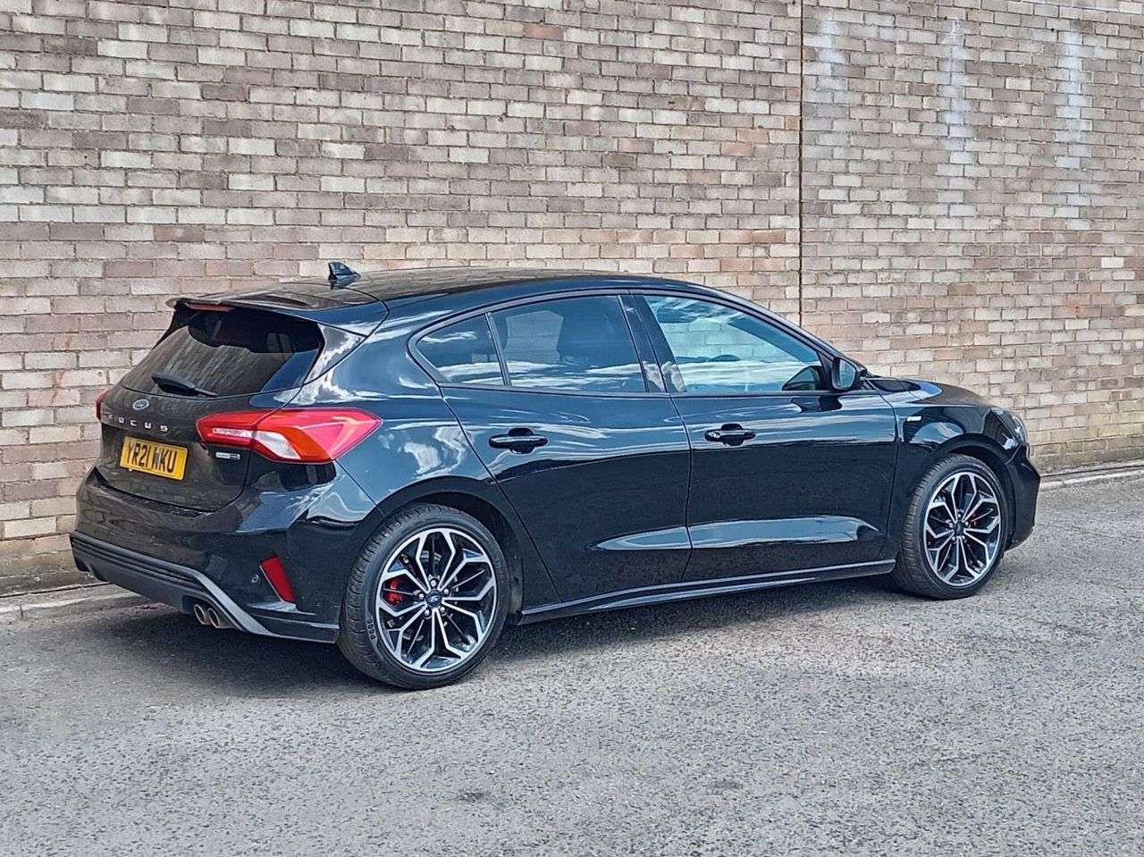 A 2021 FORD FOCUS 1.0T EcoBoost MHEV ST-Line X Edition Hatchback 5dr Petrol Manual Euro 6 (s/ A 2021 FORD FOCUS 1.0T EcoBoost MHEV ST-Line X Edition Hatchback 5dr Petrol Manual Euro 6 (s/