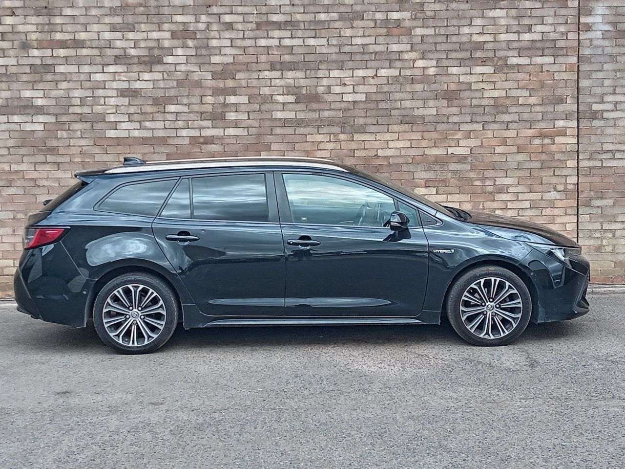 A 2020 TOYOTA COROLLA 1.8 VVT-h Design Touring Sports 5dr Petrol Hybrid CVT Euro 6 (s/s) (122 ps) A 2020 TOYOTA COROLLA 1.8 VVT-h Design Touring Sports 5dr Petrol Hybrid CVT Euro 6 (s/s) (122 ps)