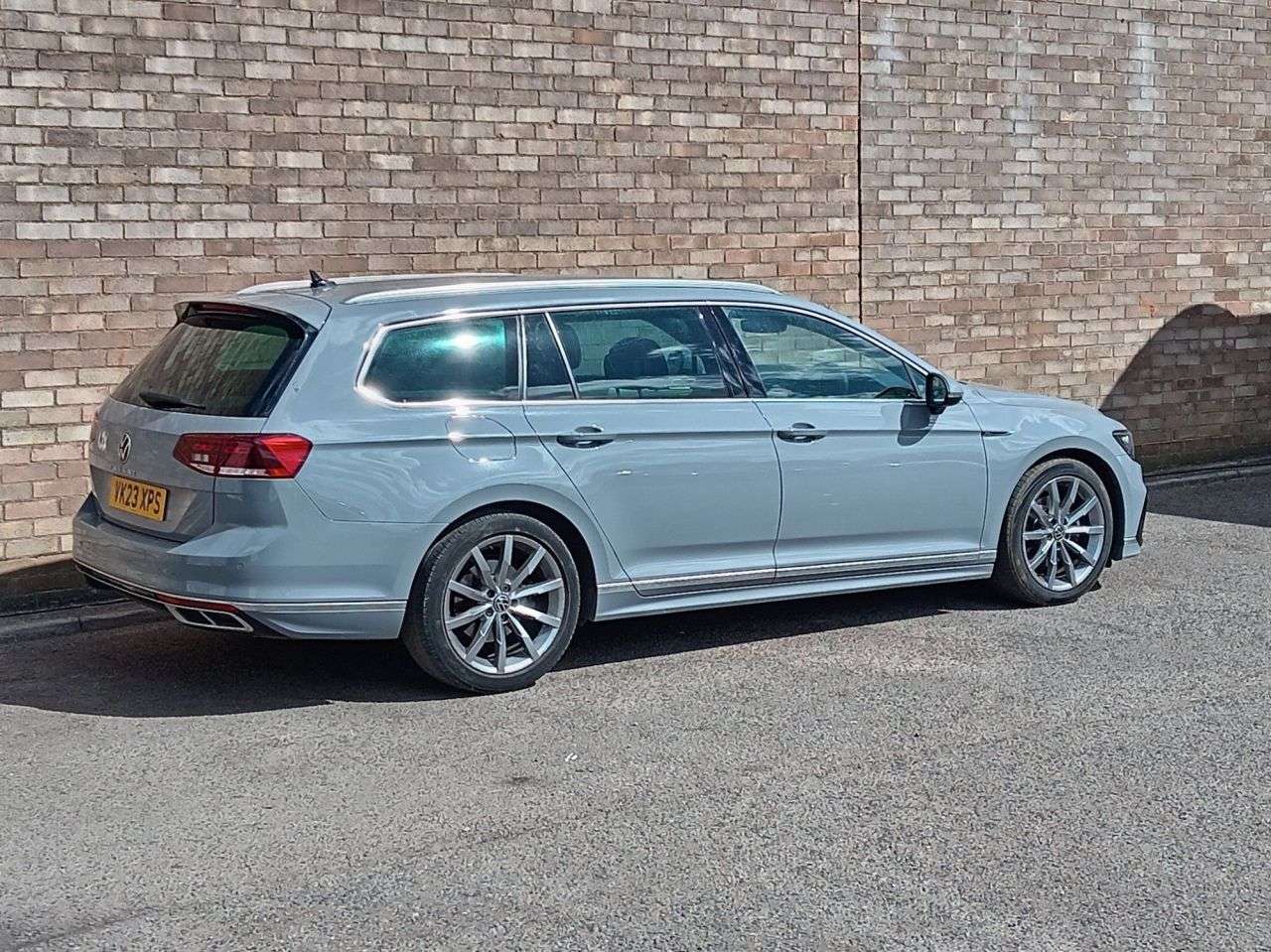 A 2023 VOLKSWAGEN PASSAT 1.5 TSI EVO R-Line Estate 5dr Petrol DSG Euro 6 (s/s) (150 ps) A 2023 VOLKSWAGEN PASSAT 1.5 TSI EVO R-Line Estate 5dr Petrol DSG Euro 6 (s/s) (150 ps)