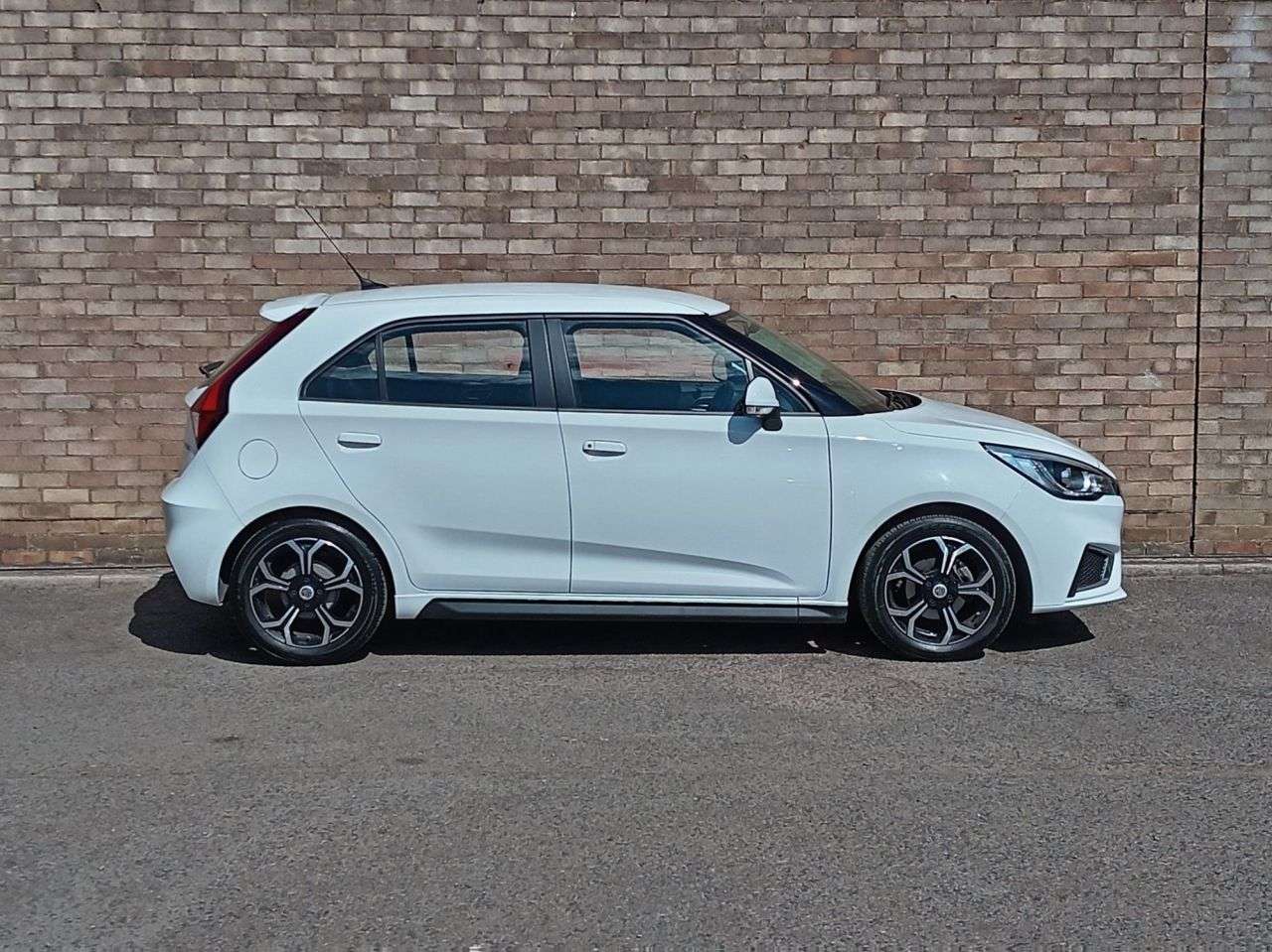 A 2024 MG MG 3 1.5 VTi-TECH Exclusive Nav Hatchback 5dr Petrol Manual Euro 6 (s/s) (106 ps A 2024 MG MG 3 1.5 VTi-TECH Exclusive Nav Hatchback 5dr Petrol Manual Euro 6 (s/s) (106 ps
