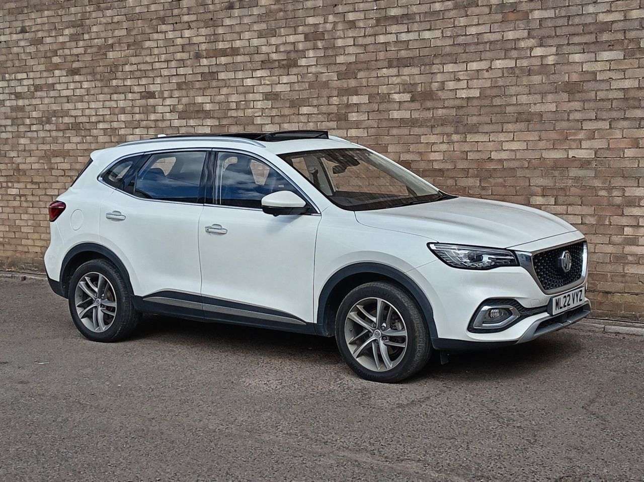 A 2022 MG MG HS 1.5 T-GDI 16.6kWh Exclusive SUV 5dr Petrol Plug-in Hybrid Auto Euro 6 (s/s) A 2022 MG MG HS 1.5 T-GDI 16.6kWh Exclusive SUV 5dr Petrol Plug-in Hybrid Auto Euro 6 (s/s)