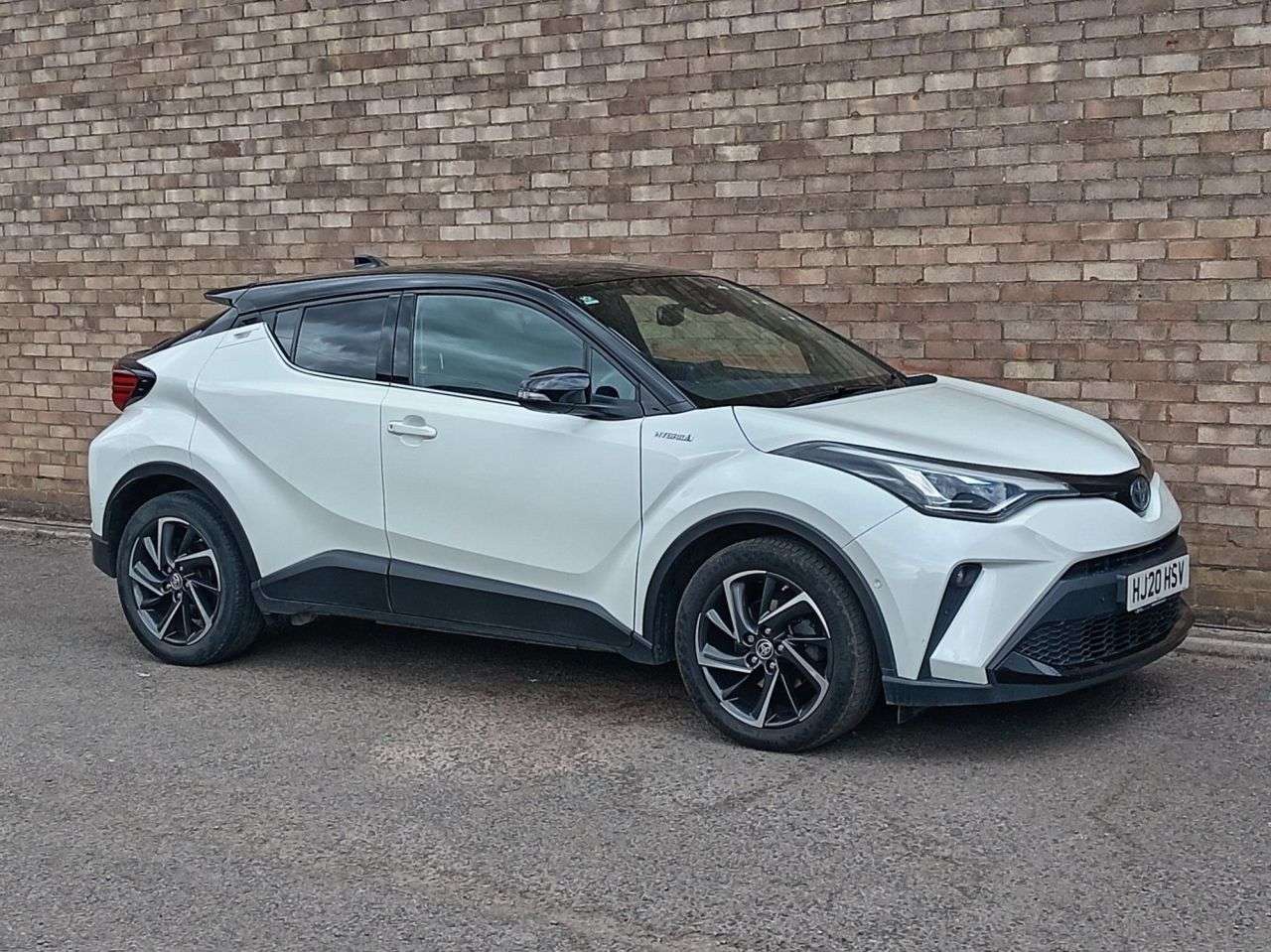 A 2020 TOYOTA C-HR 1.8 VVT-h Dynamic SUV 5dr Petrol Hybrid CVT Euro 6 (s/s) (122 ps) A 2020 TOYOTA C-HR 1.8 VVT-h Dynamic SUV 5dr Petrol Hybrid CVT Euro 6 (s/s) (122 ps)
