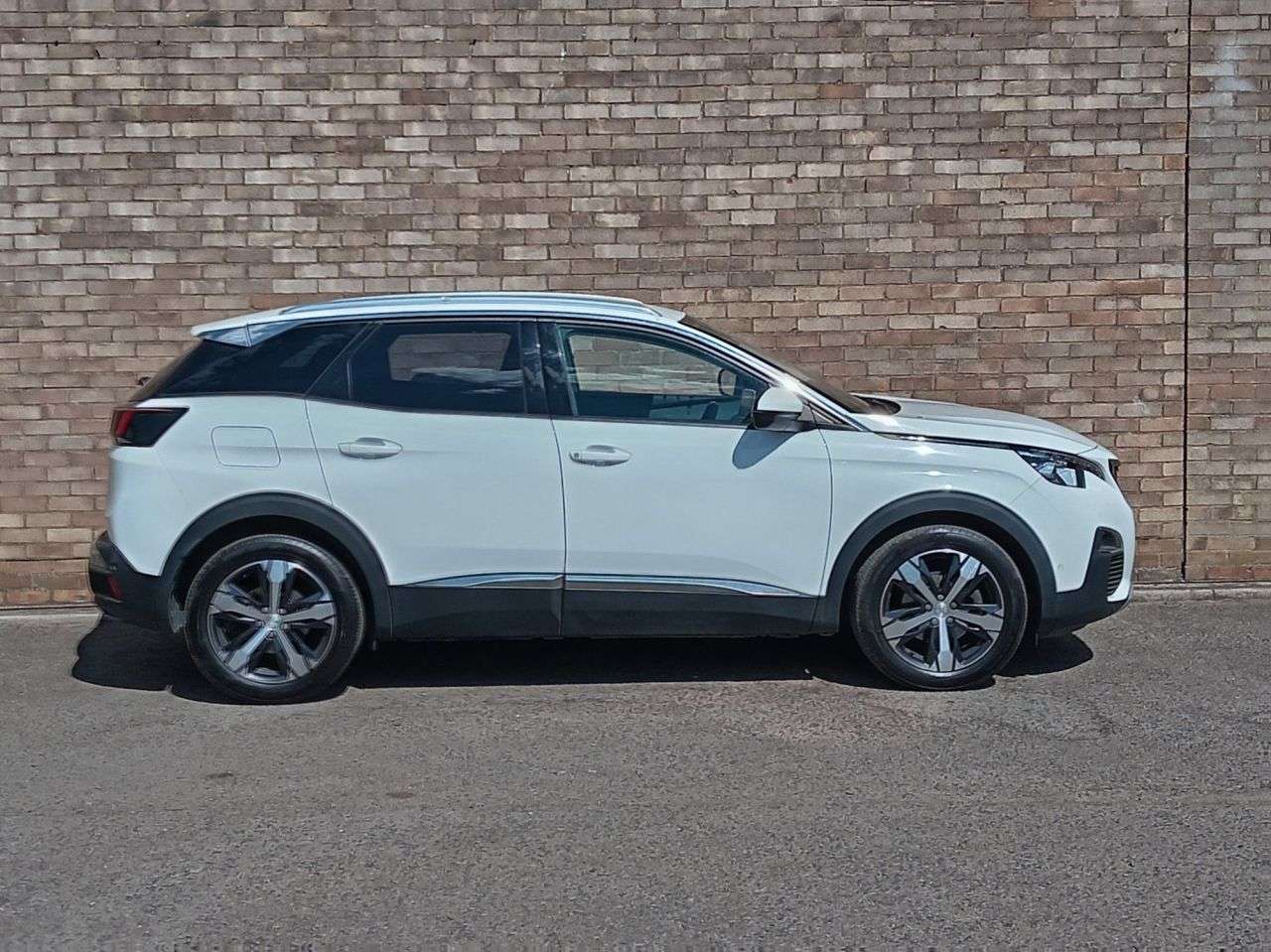 A 2019 PEUGEOT 3008 PURETECH S/S ALLURE A 2019 PEUGEOT 3008 PURETECH S/S ALLURE