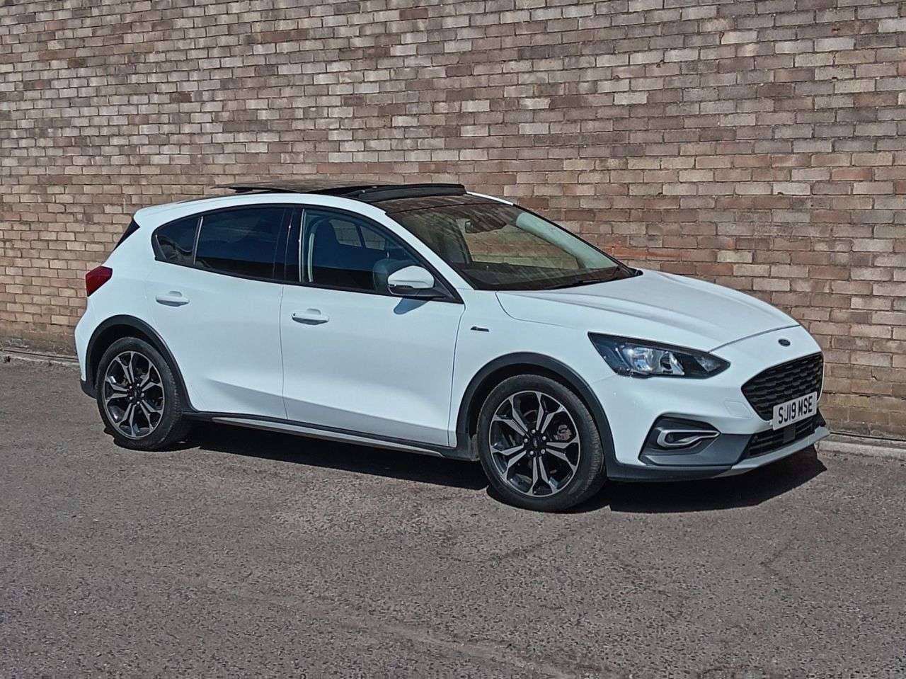 A 2019 FORD FOCUS 1.5T EcoBoost Active X Hatchback 5dr Petrol Auto Euro 6 (s/s) (150 ps) A 2019 FORD FOCUS 1.5T EcoBoost Active X Hatchback 5dr Petrol Auto Euro 6 (s/s) (150 ps)