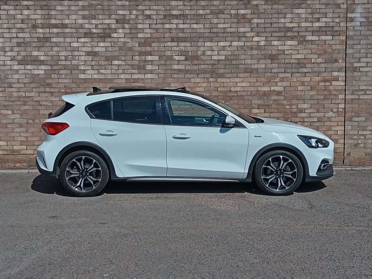 A 2019 FORD FOCUS 1.5T EcoBoost Active X Hatchback 5dr Petrol Auto Euro 6 (s/s) (150 ps) A 2019 FORD FOCUS 1.5T EcoBoost Active X Hatchback 5dr Petrol Auto Euro 6 (s/s) (150 ps)