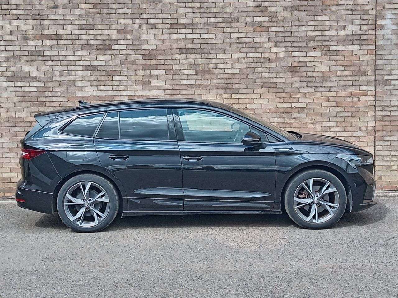 A 2023 SKODA ENYAQ iV 82kWh 80 SportLine Plus SUV 5dr Electric Auto (DC135kW) (204 ps) A 2023 SKODA ENYAQ iV 82kWh 80 SportLine Plus SUV 5dr Electric Auto (DC135kW) (204 ps)