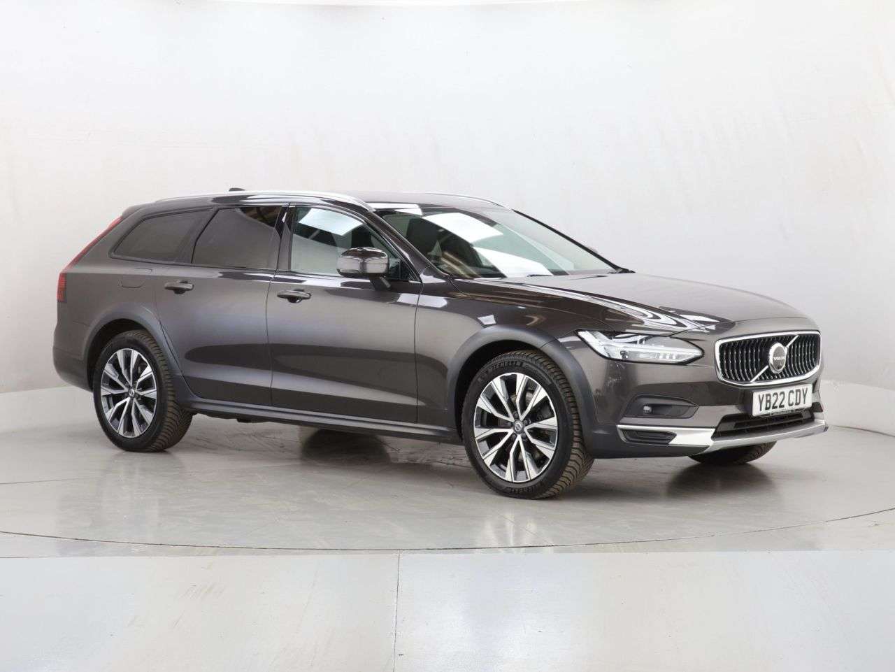 A 2022 VOLVO V90 CROSS COUNTRY 2.0 B5 MHEV Plus Estate 5dr Diesel Hybrid Auto AWD Euro 6 (s/s) (235 ps) A 2022 VOLVO V90 CROSS COUNTRY 2.0 B5 MHEV Plus Estate 5dr Diesel Hybrid Auto AWD Euro 6 (s/s) (235 ps)