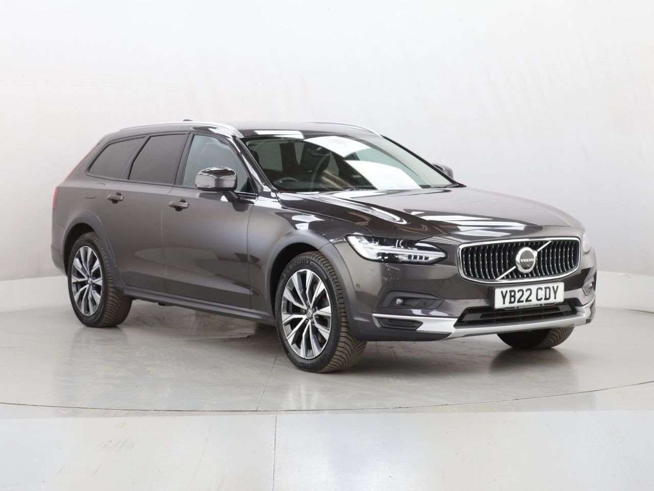 A 2022 VOLVO V90 CROSS COUNTRY 2.0 B5 MHEV Plus Estate 5dr Diesel Hybrid Auto AWD Euro 6 (s/s) (235 ps) A 2022 VOLVO V90 CROSS COUNTRY 2.0 B5 MHEV Plus Estate 5dr Diesel Hybrid Auto AWD Euro 6 (s/s) (235 ps)