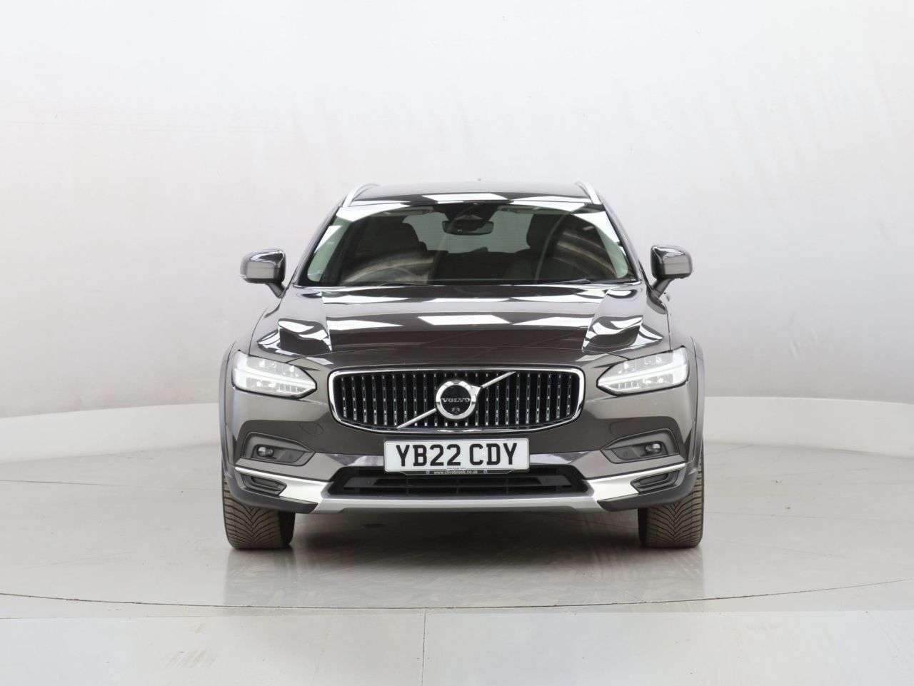 A 2022 VOLVO V90 CROSS COUNTRY 2.0 B5 MHEV Plus Estate 5dr Diesel Hybrid Auto AWD Euro 6 (s/s) (235 ps) A 2022 VOLVO V90 CROSS COUNTRY 2.0 B5 MHEV Plus Estate 5dr Diesel Hybrid Auto AWD Euro 6 (s/s) (235 ps)