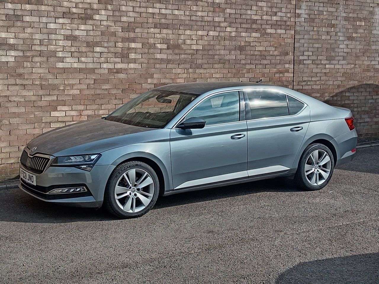 A 2021 SKODA SUPERB 2.0 TDI SE L Hatchback 5dr Diesel DSG Euro 6 (s/s) (200 ps) A 2021 SKODA SUPERB 2.0 TDI SE L Hatchback 5dr Diesel DSG Euro 6 (s/s) (200 ps)