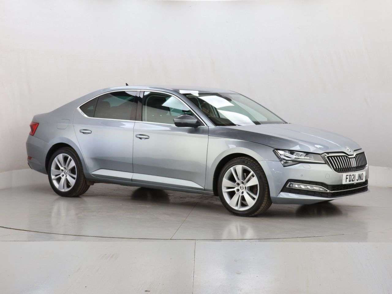A 2021 SKODA SUPERB 2.0 TDI SE L Hatchback 5dr Diesel DSG Euro 6 (s/s) (200 ps) A 2021 SKODA SUPERB 2.0 TDI SE L Hatchback 5dr Diesel DSG Euro 6 (s/s) (200 ps)