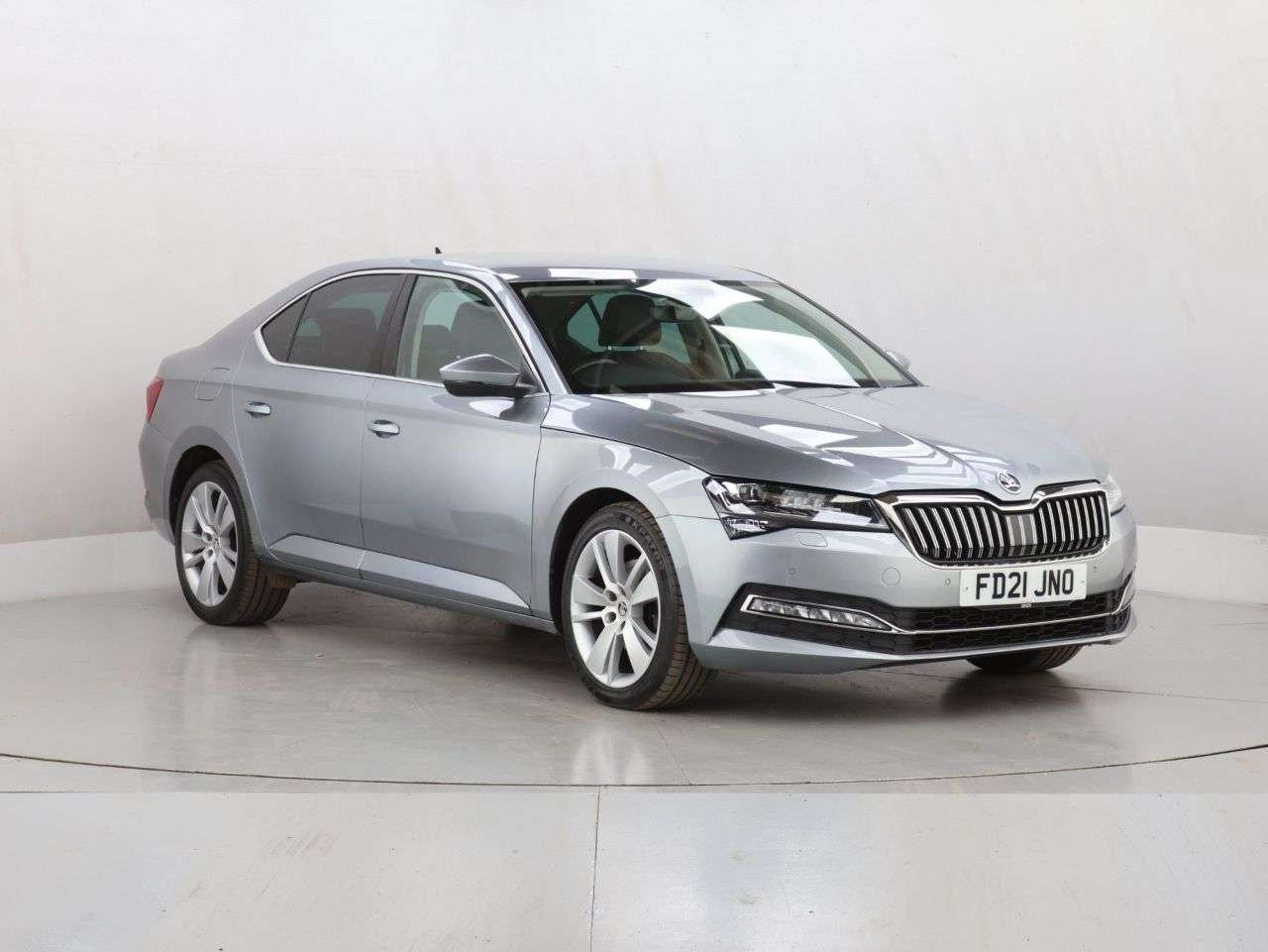 A 2021 SKODA SUPERB 2.0 TDI SE L Hatchback 5dr Diesel DSG Euro 6 (s/s) (200 ps) A 2021 SKODA SUPERB 2.0 TDI SE L Hatchback 5dr Diesel DSG Euro 6 (s/s) (200 ps)