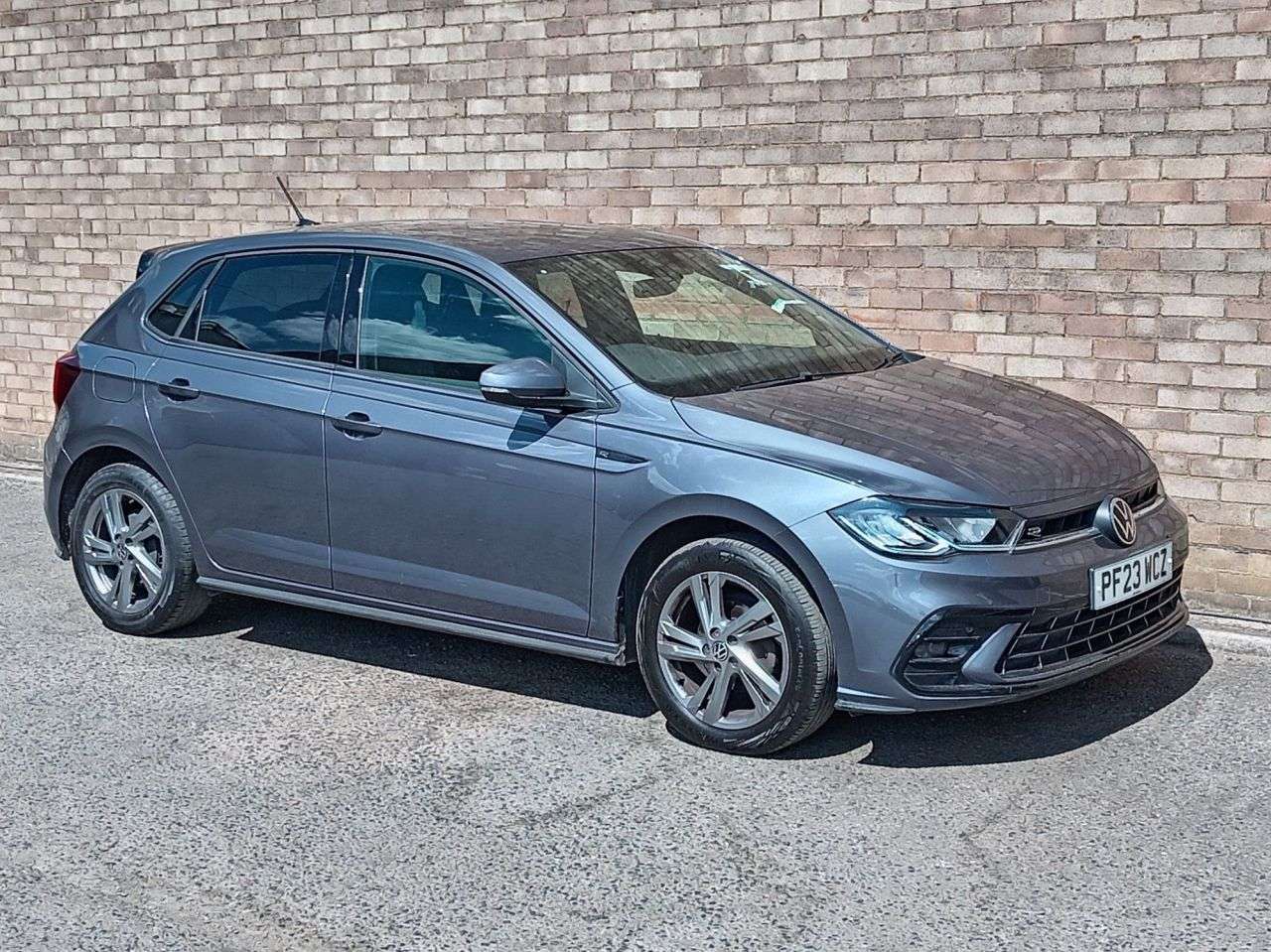A 2023 VOLKSWAGEN POLO 1.0 TSI R-Line Hatchback 5dr Petrol DSG Euro 6 (s/s) (95 ps) A 2023 VOLKSWAGEN POLO 1.0 TSI R-Line Hatchback 5dr Petrol DSG Euro 6 (s/s) (95 ps)