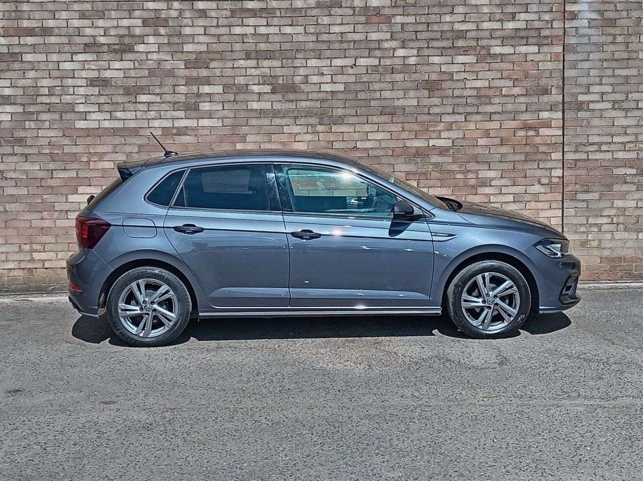 A 2023 VOLKSWAGEN POLO 1.0 TSI R-Line Hatchback 5dr Petrol DSG Euro 6 (s/s) (95 ps) A 2023 VOLKSWAGEN POLO 1.0 TSI R-Line Hatchback 5dr Petrol DSG Euro 6 (s/s) (95 ps)