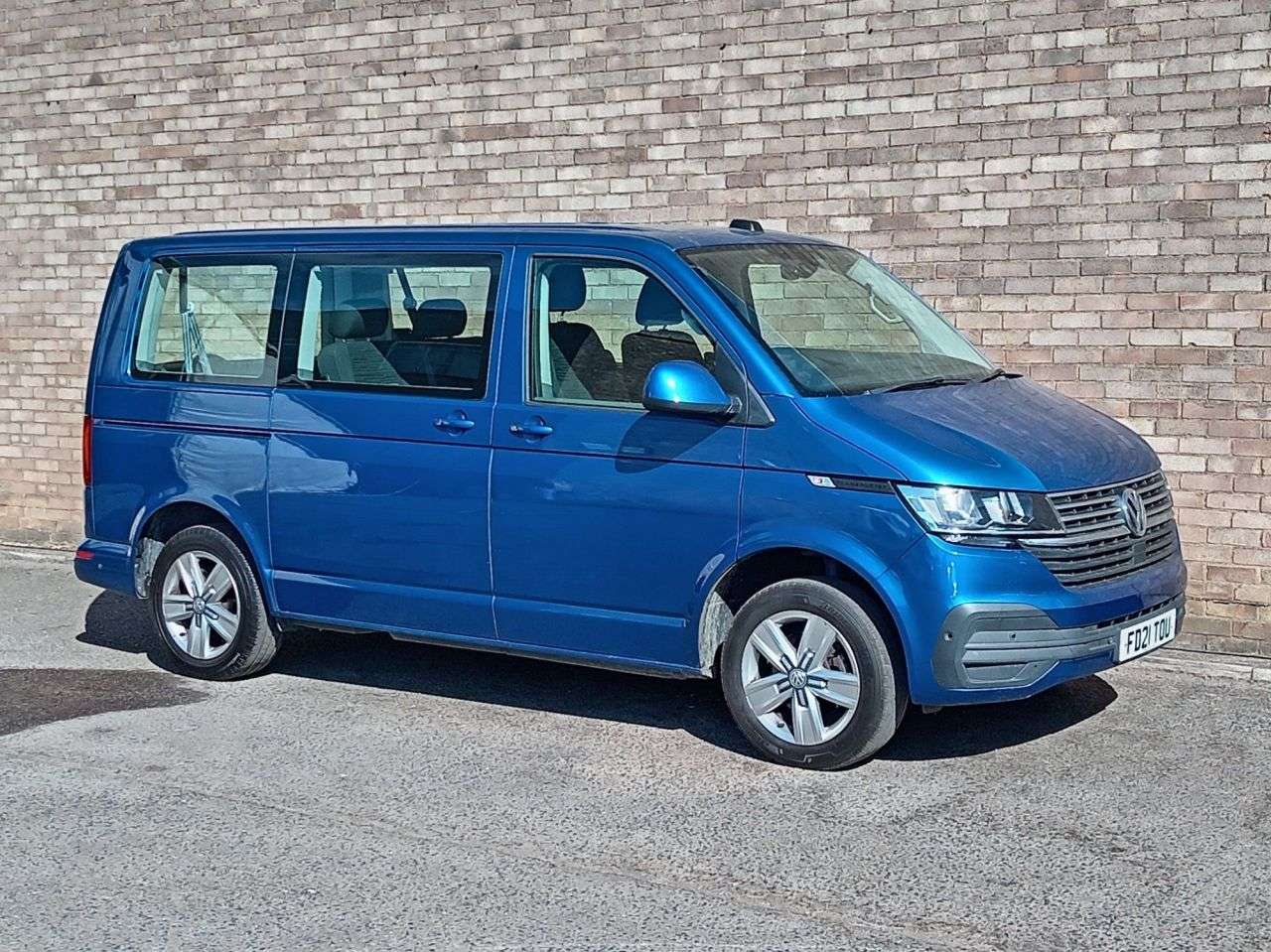 A 2021 VOLKSWAGEN TRANSPORTER SHUTTLE 2.0 TDI SE Minibus Double Cab 5dr Diesel DSG SWB Euro 6 (s/s) (150 ps) A 2021 VOLKSWAGEN TRANSPORTER SHUTTLE 2.0 TDI SE Minibus Double Cab 5dr Diesel DSG SWB Euro 6 (s/s) (150 ps)