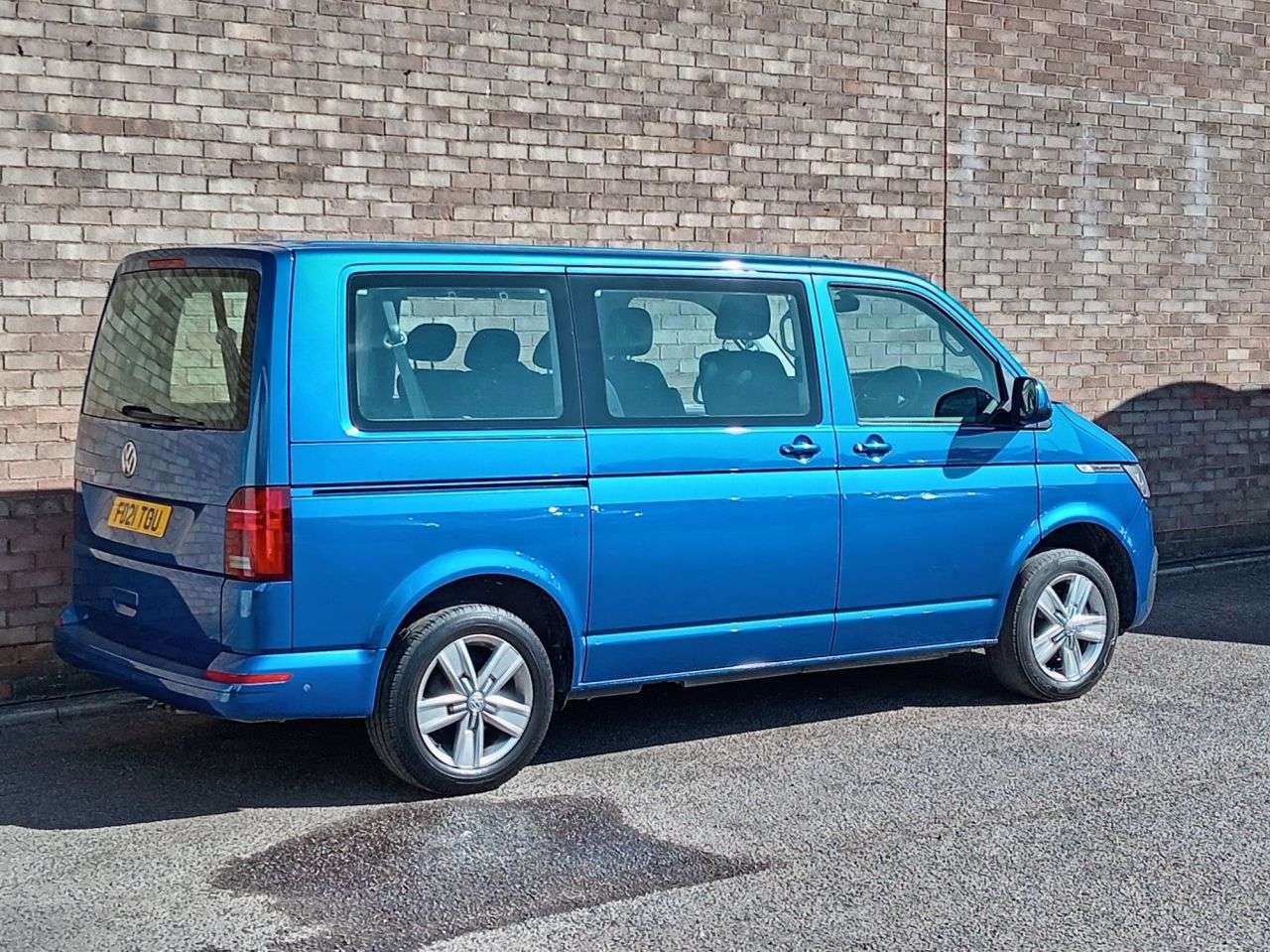A 2021 VOLKSWAGEN TRANSPORTER SHUTTLE 2.0 TDI SE Minibus Double Cab 5dr Diesel DSG SWB Euro 6 (s/s) (150 ps) A 2021 VOLKSWAGEN TRANSPORTER SHUTTLE 2.0 TDI SE Minibus Double Cab 5dr Diesel DSG SWB Euro 6 (s/s) (150 ps)