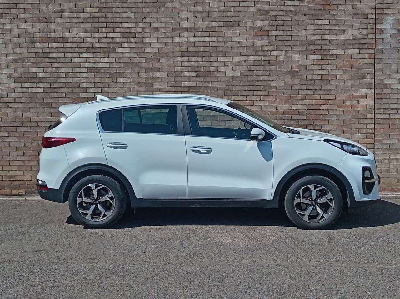 A 2019 KIA SPORTAGE 1.6 GDi 2 SUV 5dr Petrol Manual Euro 6 (s/s) (130 bhp) A 2019 KIA SPORTAGE 1.6 GDi 2 SUV 5dr Petrol Manual Euro 6 (s/s) (130 bhp)
