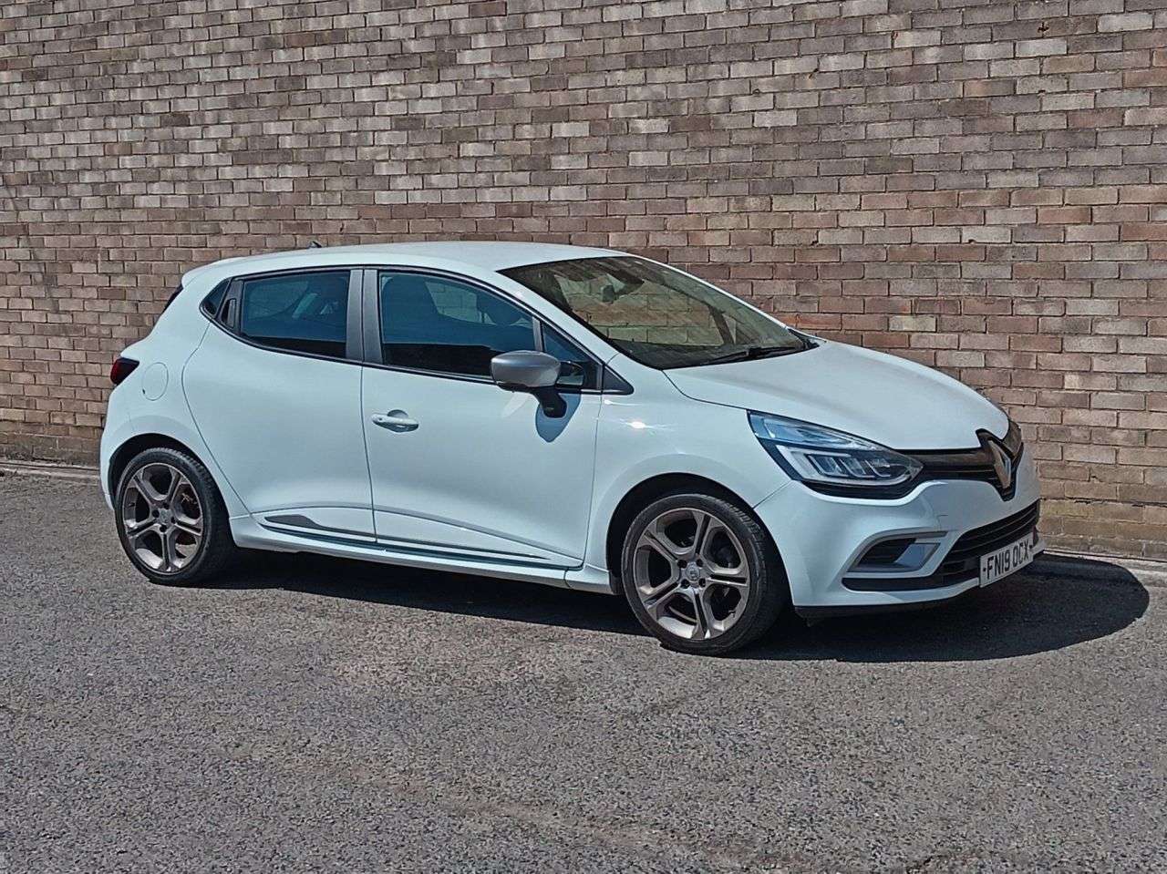 A 2019 RENAULT CLIO 0.9 TCe GT Line Hatchback 5dr Petrol Manual Euro 6 (s/s) (90 ps) A 2019 RENAULT CLIO 0.9 TCe GT Line Hatchback 5dr Petrol Manual Euro 6 (s/s) (90 ps)