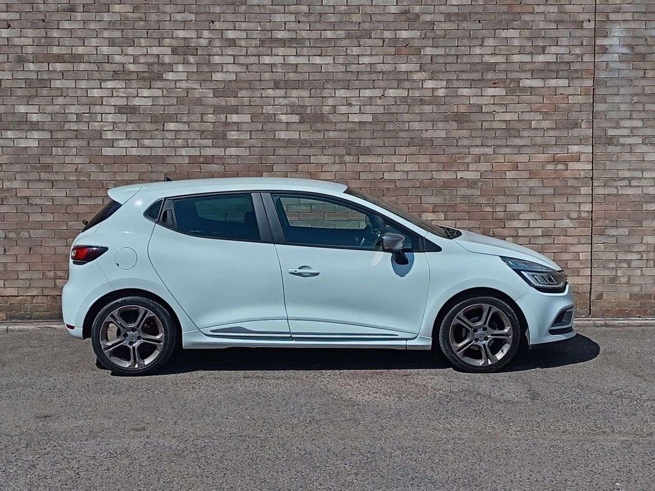 A 2019 RENAULT CLIO 0.9 TCe GT Line Hatchback 5dr Petrol Manual Euro 6 (s/s) (90 ps) A 2019 RENAULT CLIO 0.9 TCe GT Line Hatchback 5dr Petrol Manual Euro 6 (s/s) (90 ps)