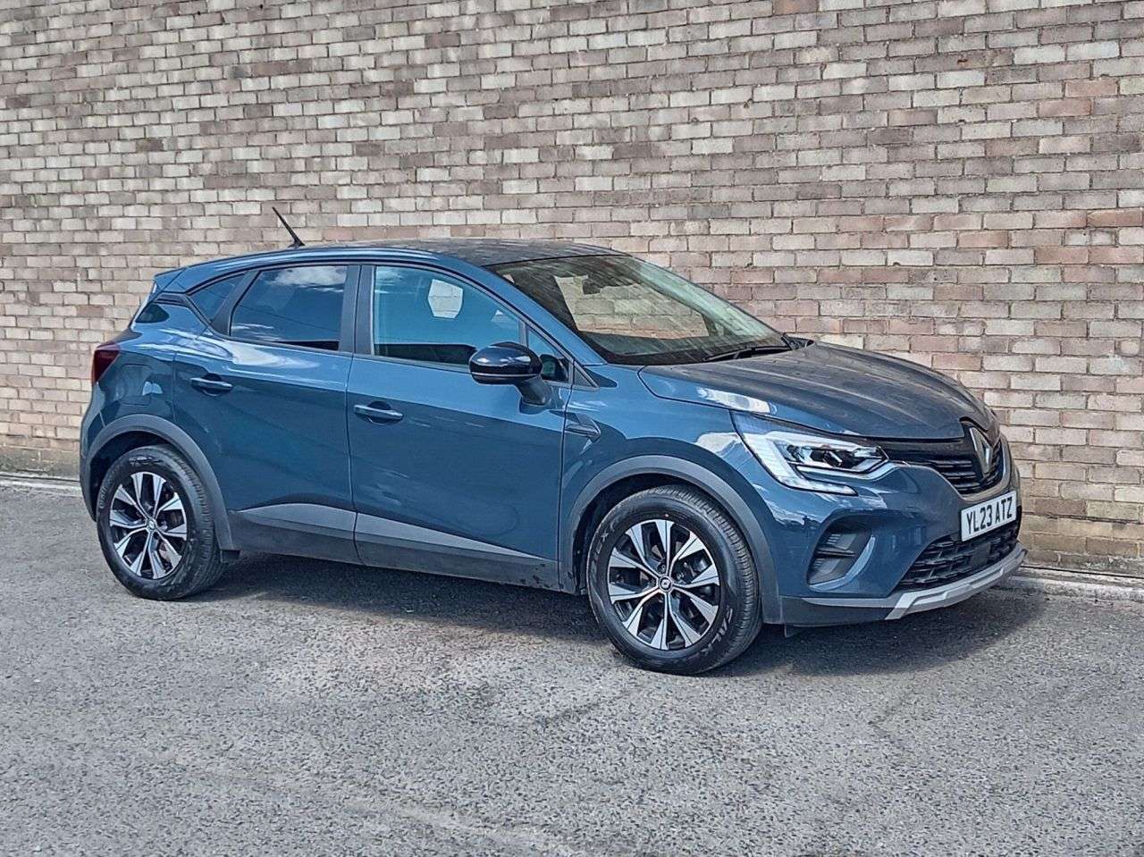 A 2023 RENAULT CAPTUR 1.6 E-TECH evolution SUV 5dr Petrol Hybrid Auto Euro 6 (s/s) (145 ps) A 2023 RENAULT CAPTUR 1.6 E-TECH evolution SUV 5dr Petrol Hybrid Auto Euro 6 (s/s) (145 ps)